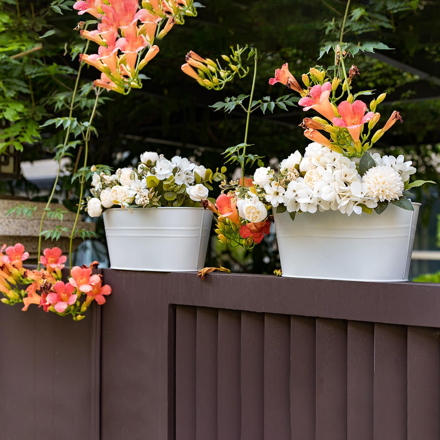pansparade 3 Pack Metal Hanging Flower Pots for Railing Fence，Outdoor Balcony Rail Planter with Detachable Hooks Drainage Holes for Deck Garden Home Decor White