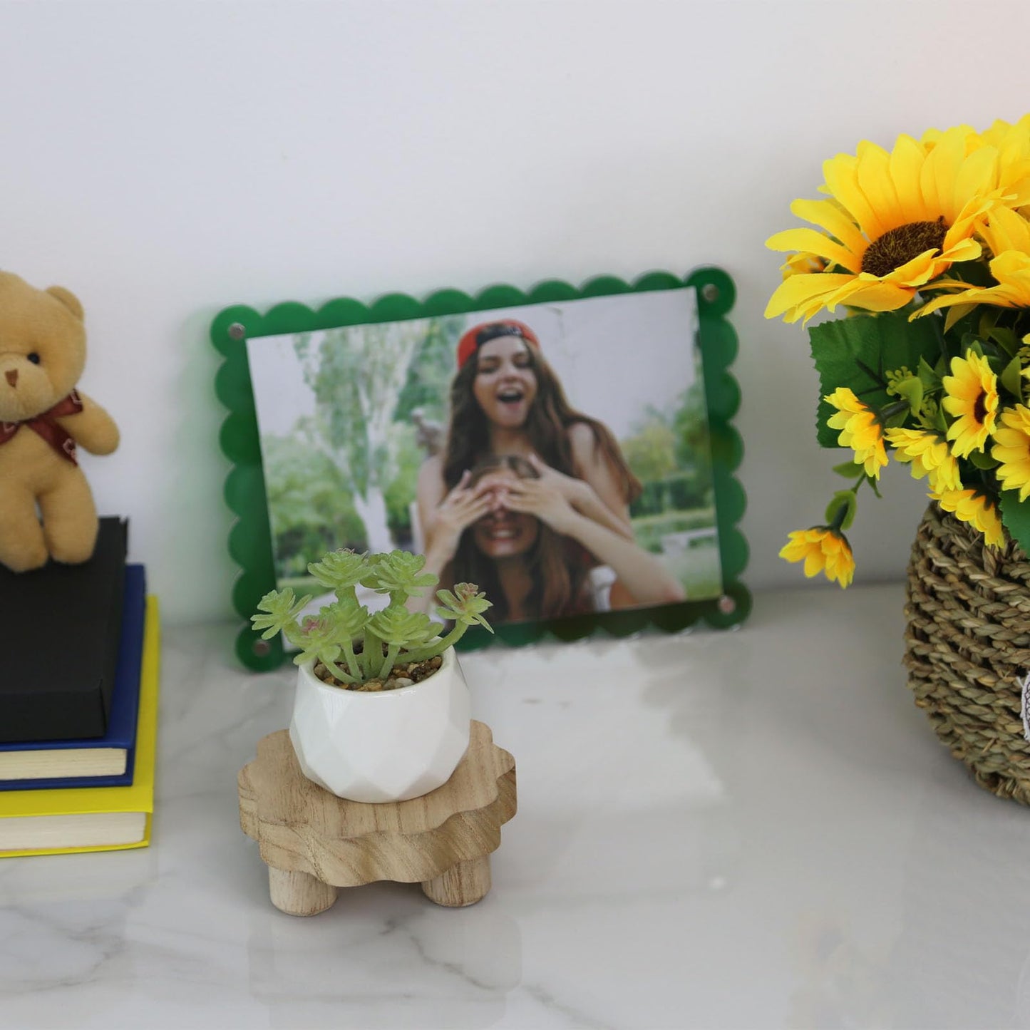 DEMULANS 3 Pack Small Scalloped Wood Risers for Display ,Mini 4 Inch Wooden Stands with Removable Feet Farmhouse Rustic Decor for Table Tiered Trays Home Kitchen Decoration (mini Light Brown, 4 Inch)