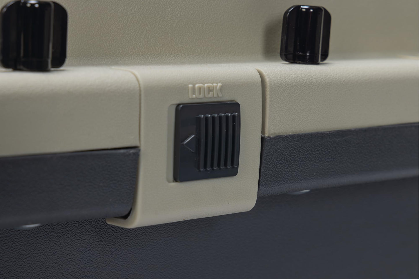 Karlie Transport Box - In Accordance with IATA Requirements for Transportation of Live Animals