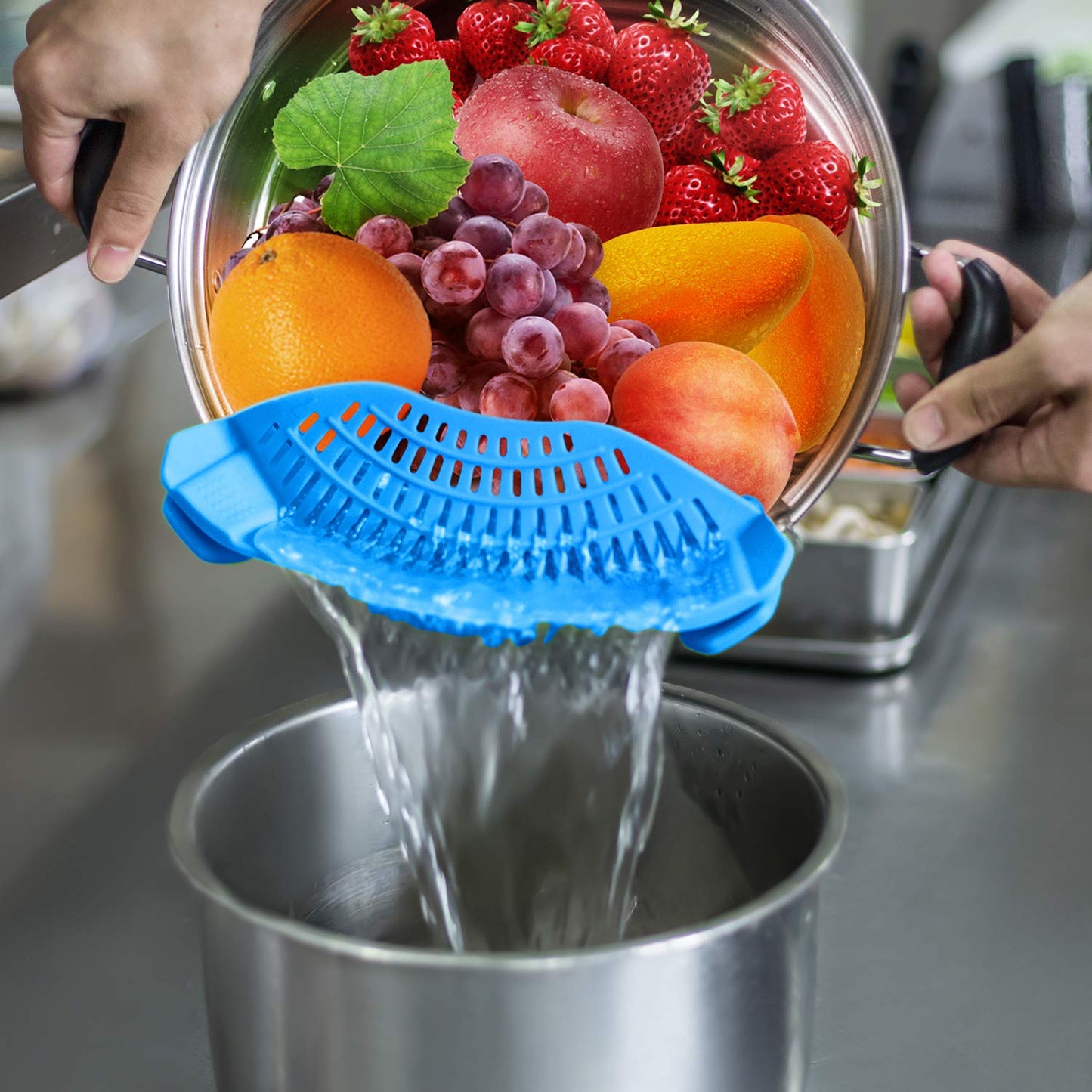 AUOON Clip On Strainer Silicone for All Pots and Pans, Pasta Strainer Clip on Food Strainer for Meat Vegetables Fruit Silicone Kitchen Colander