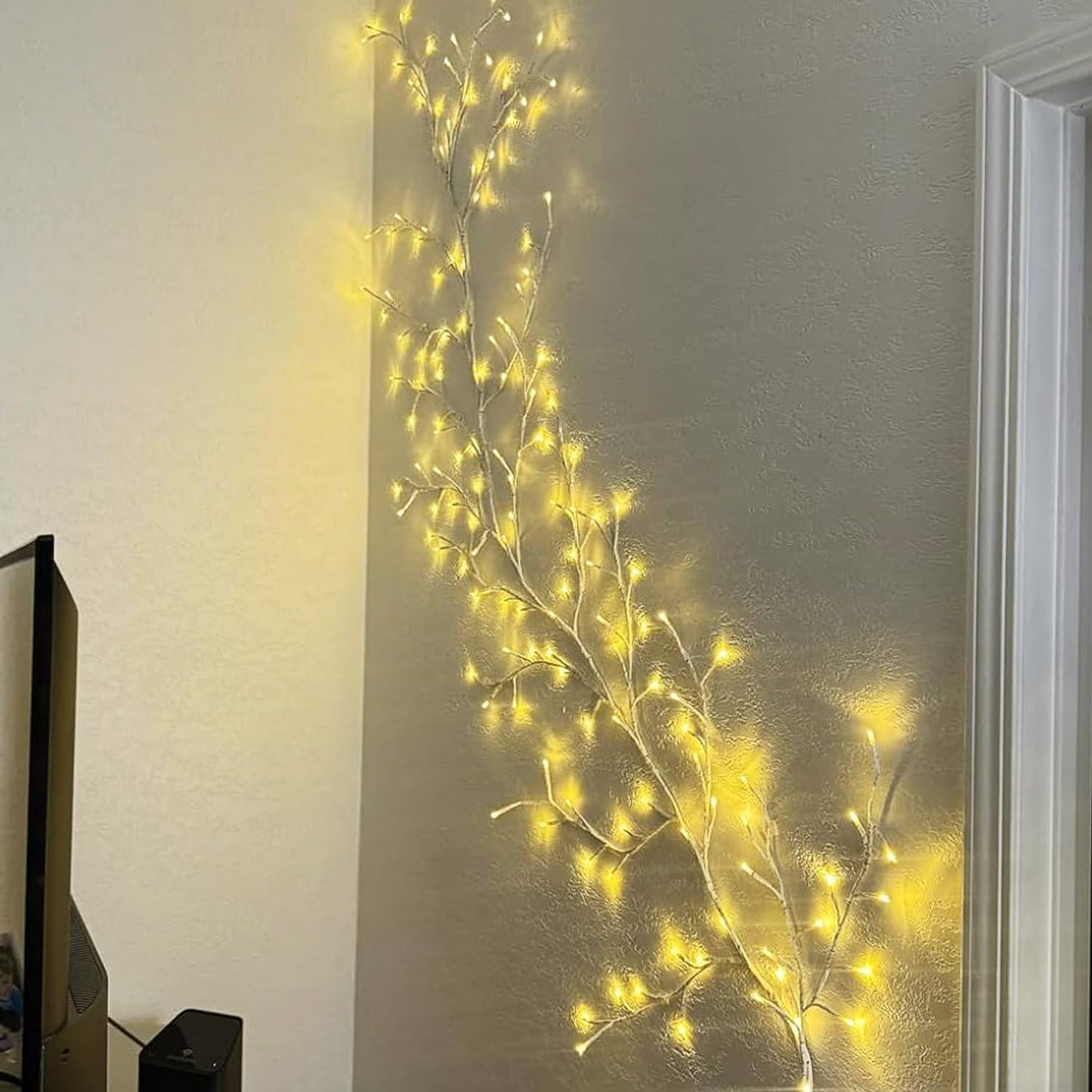 NIDISETPJAS Enchanted Willow Vine Lights with Remote, Christmas Swags Decorations Indoor Room Decor, 18 Branches 144 LEDs Lighted Willow Vine Lights for Walls Bedroom Home Decor, White Branch