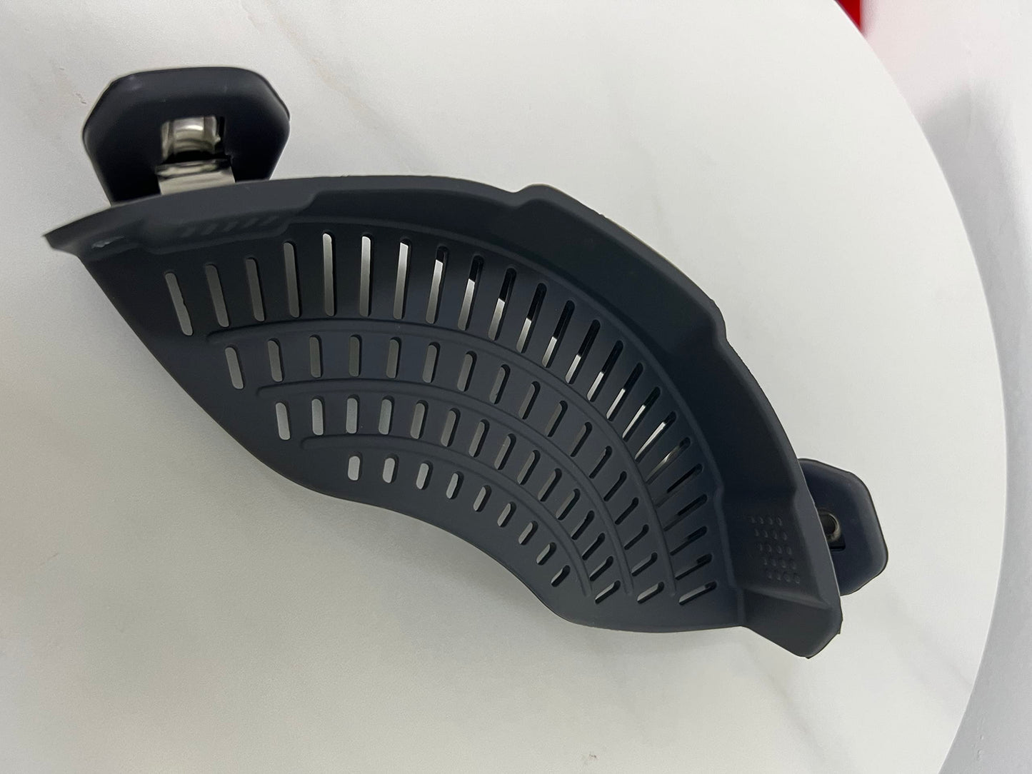 AUOON Clip On Strainer Silicone for All Pots and Pans, Pasta Strainer Clip on Food Strainer for Meat Vegetables Fruit Silicone Kitchen Colander