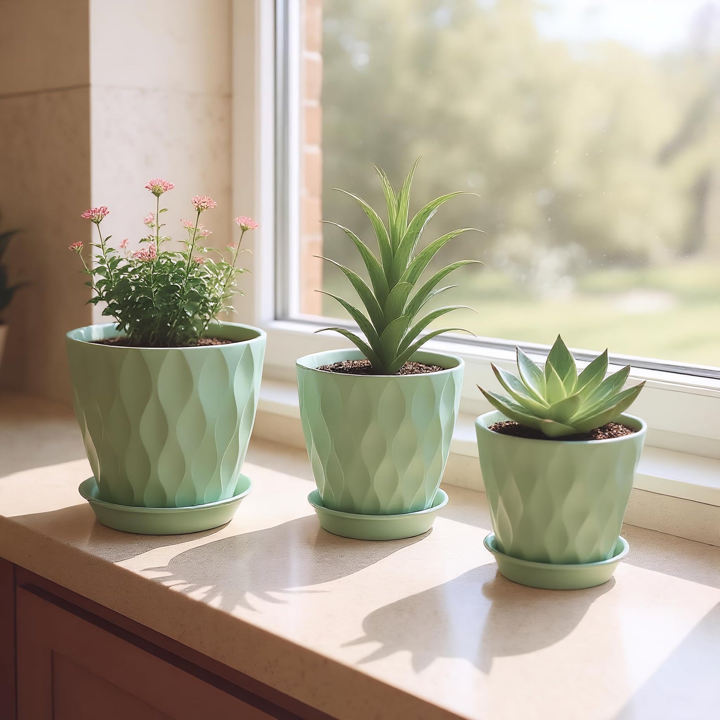 LESOASIS Plastic Plant Pots, 7/6.5/6/5.5/5/4.5/4 inch Flower Pots with Drainage Holes and Trays, 7 Pack Planter for Indoor Outdoor Plants (Green)