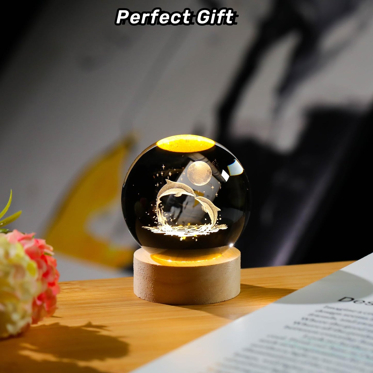 Arikyrist 3D Dolphin Crystal Ball Night Light, Glass Dolphin Lamp with Wooden Base, Laser Engraved Glass Sphere Home Decor