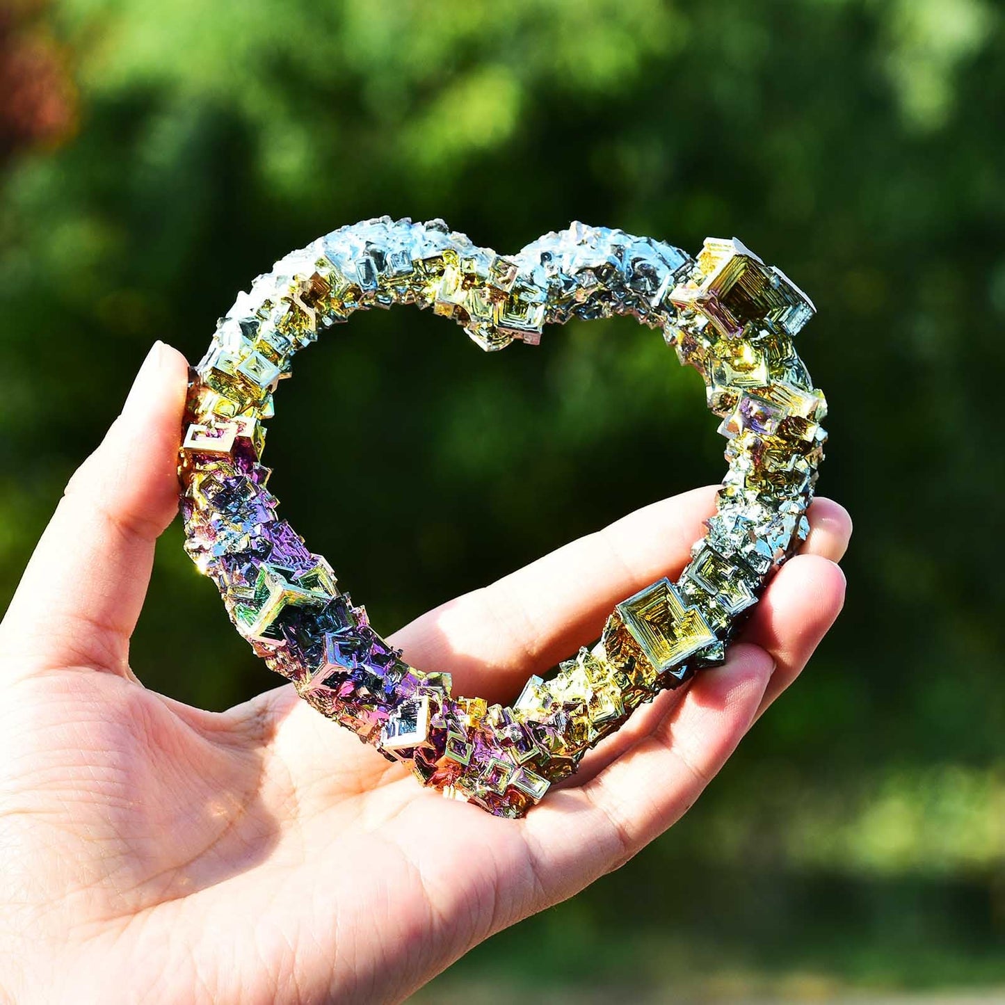 VIZYTOU Bismuth Heart Shaped Rainbow Bismuth Metal Crystal Ore Mineral Specimen Collection Home Decoration 0.4-0.6 Pound