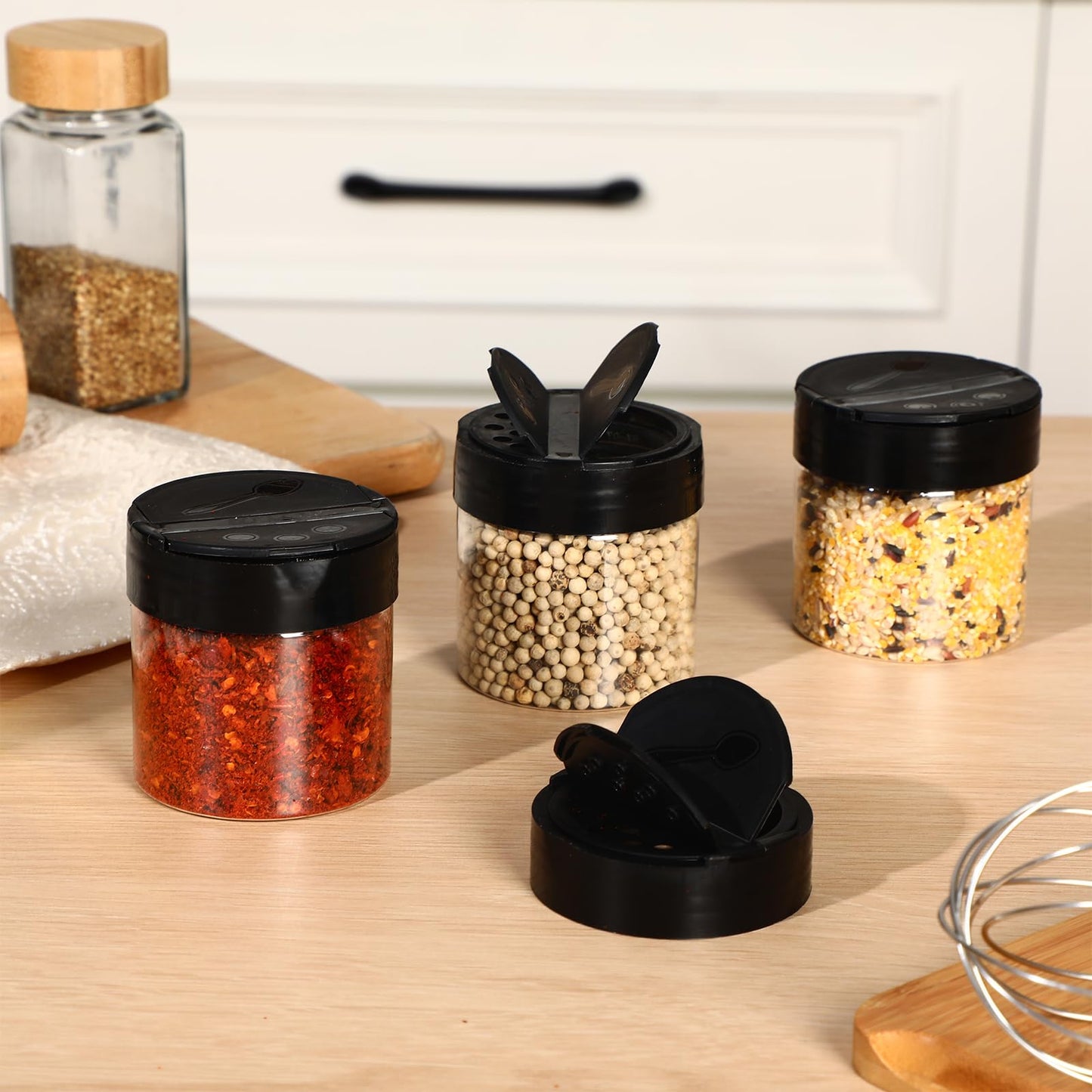 Yiyiring 50 Pack 4.7 oz Plastic Spice Jars with Black Cap Empty Clear Plastic Spice Bottle Containers Reusable Seasoning Jars with Shaker Lids for Kitchen Storing and Dispensing Salt Powders