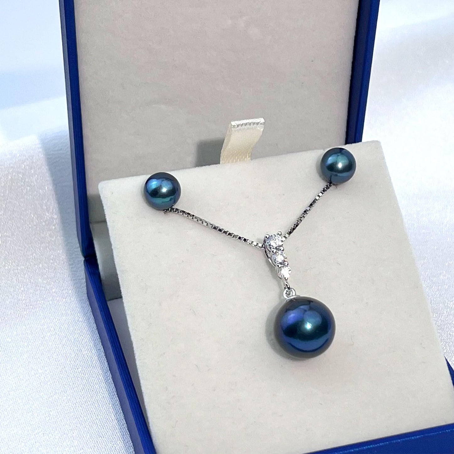 YAMI Black Tahitian Pearl Necklace and Earrings Set, Saltwater Cultured Pearl, 925 Sterling Silver Necklace, Elegant and Luxurious Jewelry Gift for Women for Anniversaries, Birthdays, and Mother's Day