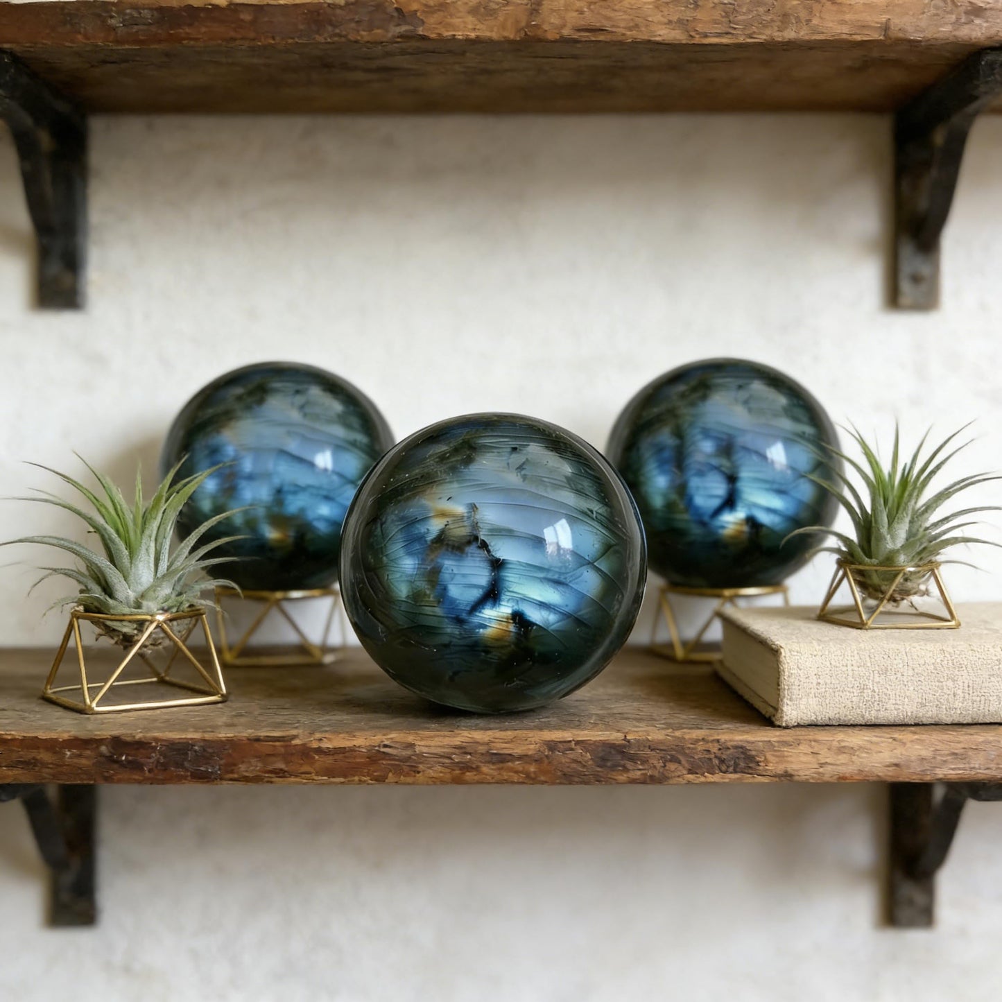 AierCrystal Natural Stone Crystal Sphere Feng Shui Home Decoration Ball Positive Energy Scrying Orb for Meditation Tool for Spiritual Space Purification Globe Diameter 6-7cm Labradorite Sphere