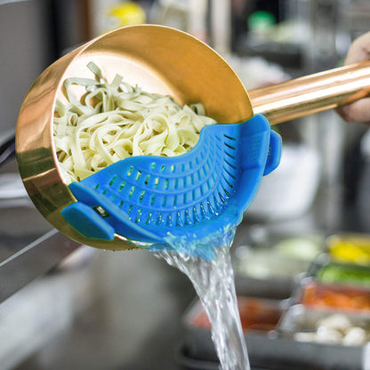 AUOON Clip On Strainer Silicone for All Pots and Pans, Pasta Strainer Clip on Food Strainer for Meat Vegetables Fruit Silicone Kitchen Colander