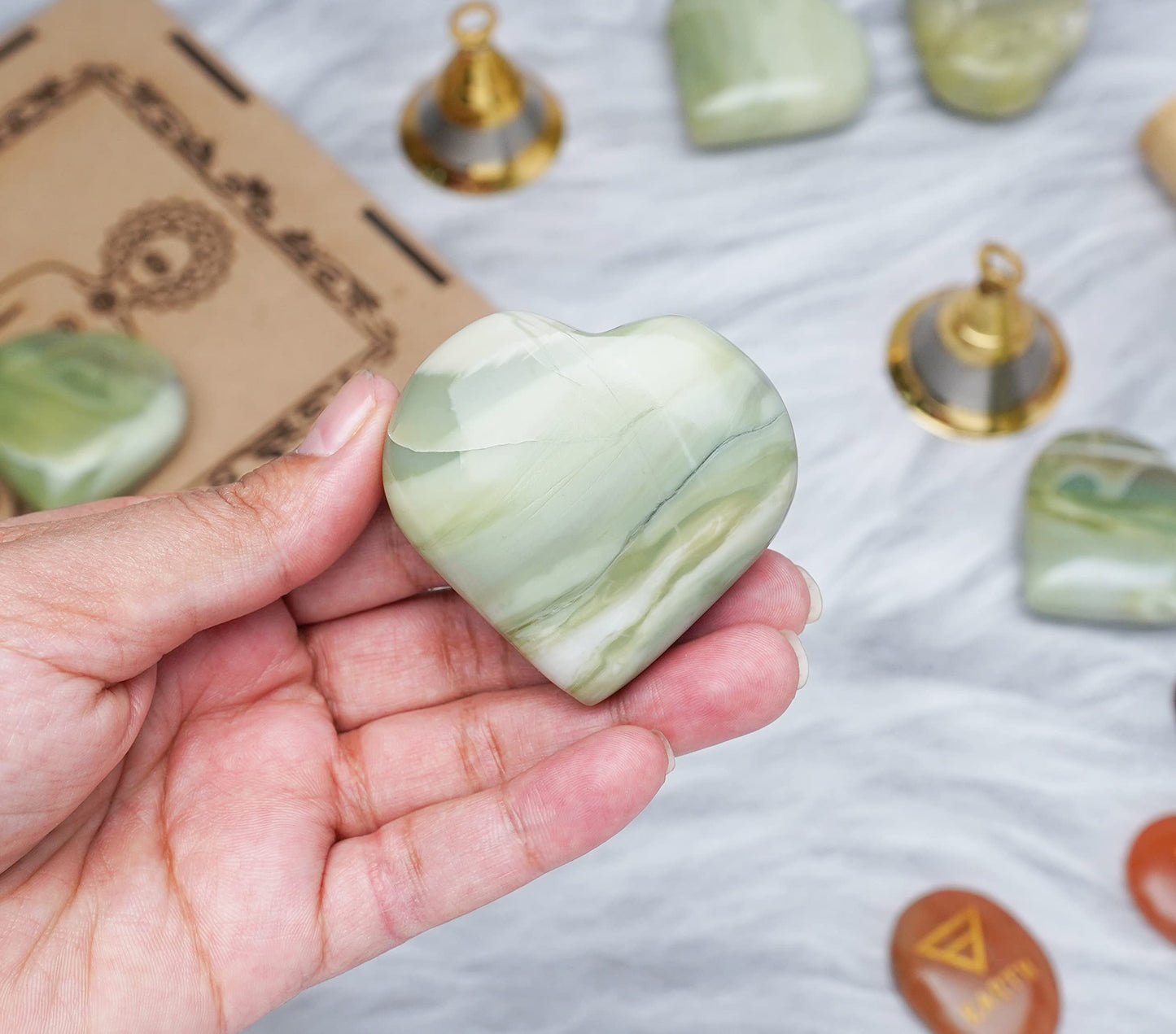 Crocon 50mm Serpentine Heart Stone Big Heart Shape Puff Stones Set 450+ Carats Pocket Crystal Healing Tumble Collection Palm Worry Stone Good Luck Charm Meditation Gift Craft Home Decor