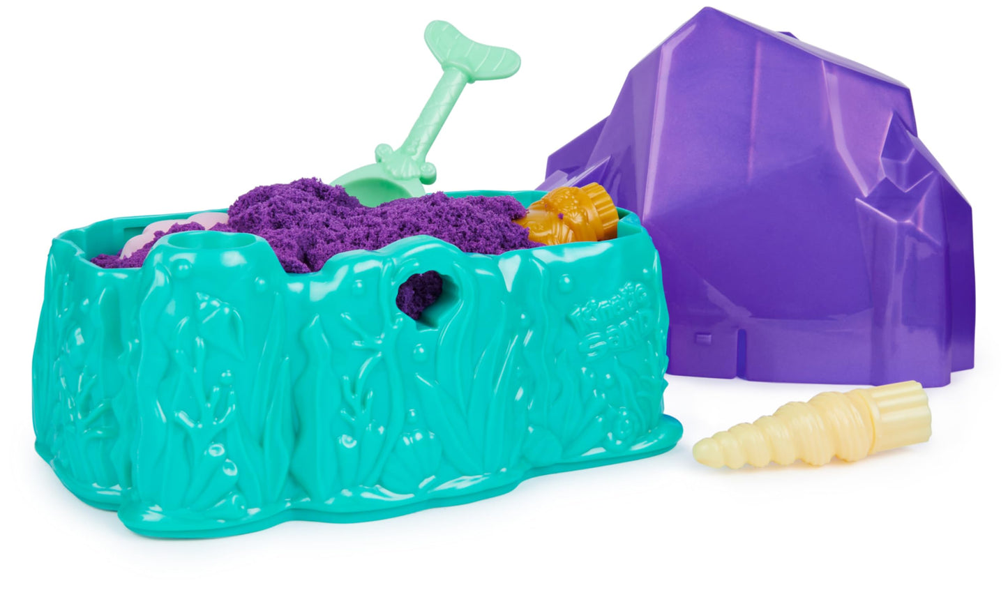 Kinetic Sand, Mermaid Crystal Playset, 481g of Play Sand, Gold Shimmer Sand, Storage and Tools, Sensory Toys for Kids Aged 3 and up