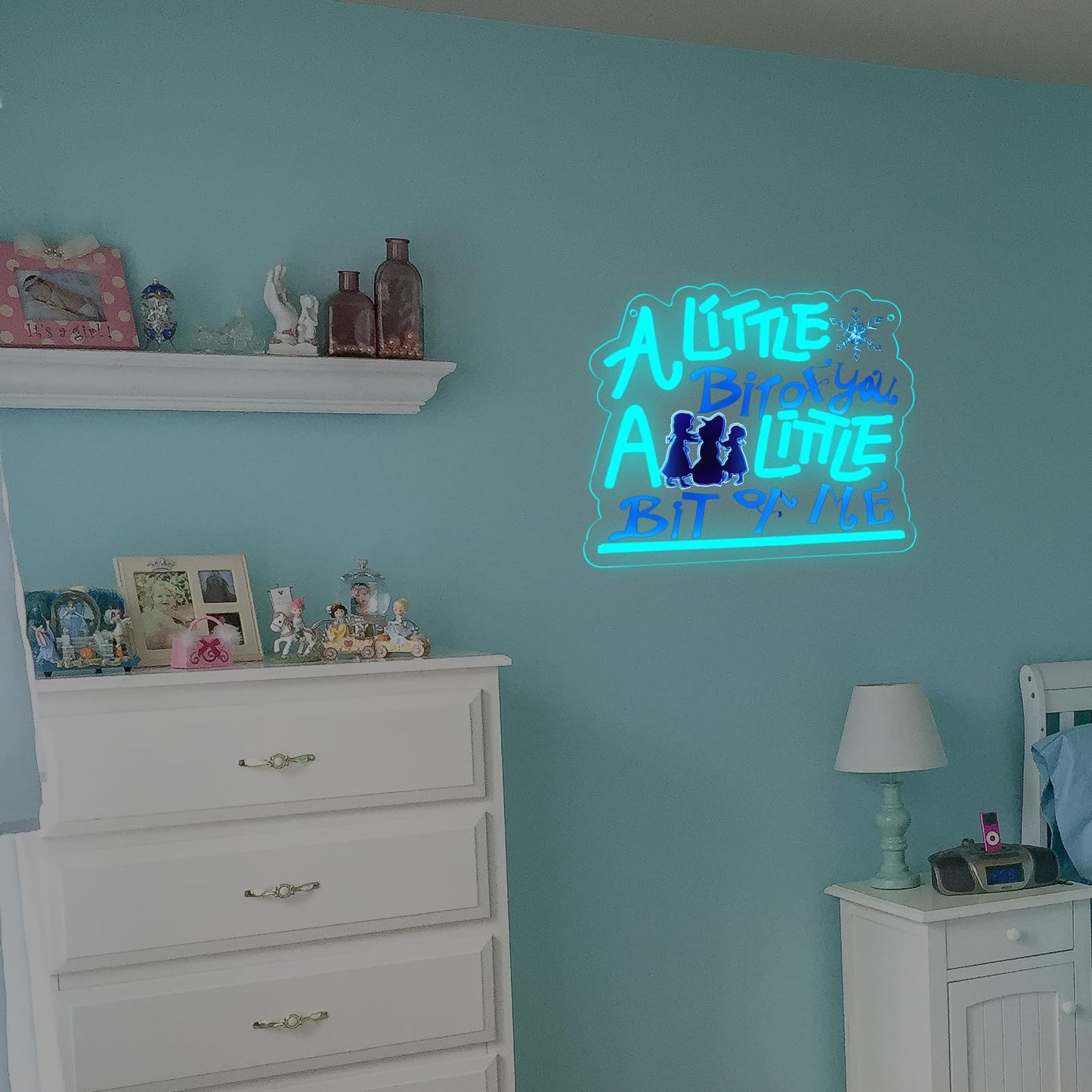 AGJKSGH Aesthetic Ice Neon Snow Pattern LED Neon Light, Snowflake USB Hanging Neon Sign for Home Bedroom Gaming Room Party Decoration, Novelty Fan Gift