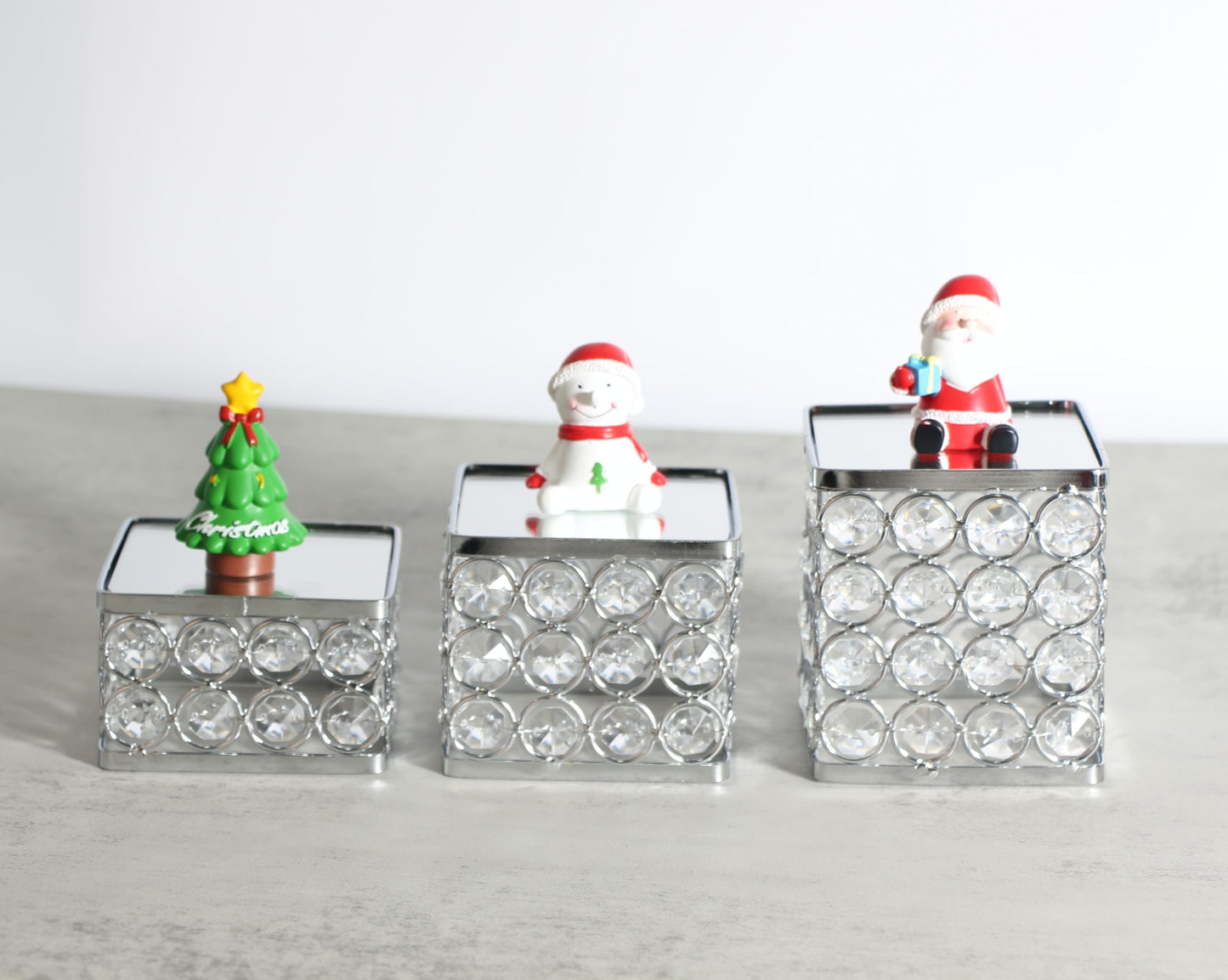 Feyarl 3 Pcs Crystal Jewelry Watch Display Stands Mirrored Risers Decorative Perfume Figurine Collectible Display Stand Holder for Store Table Wedding Home Décor (Silver)
