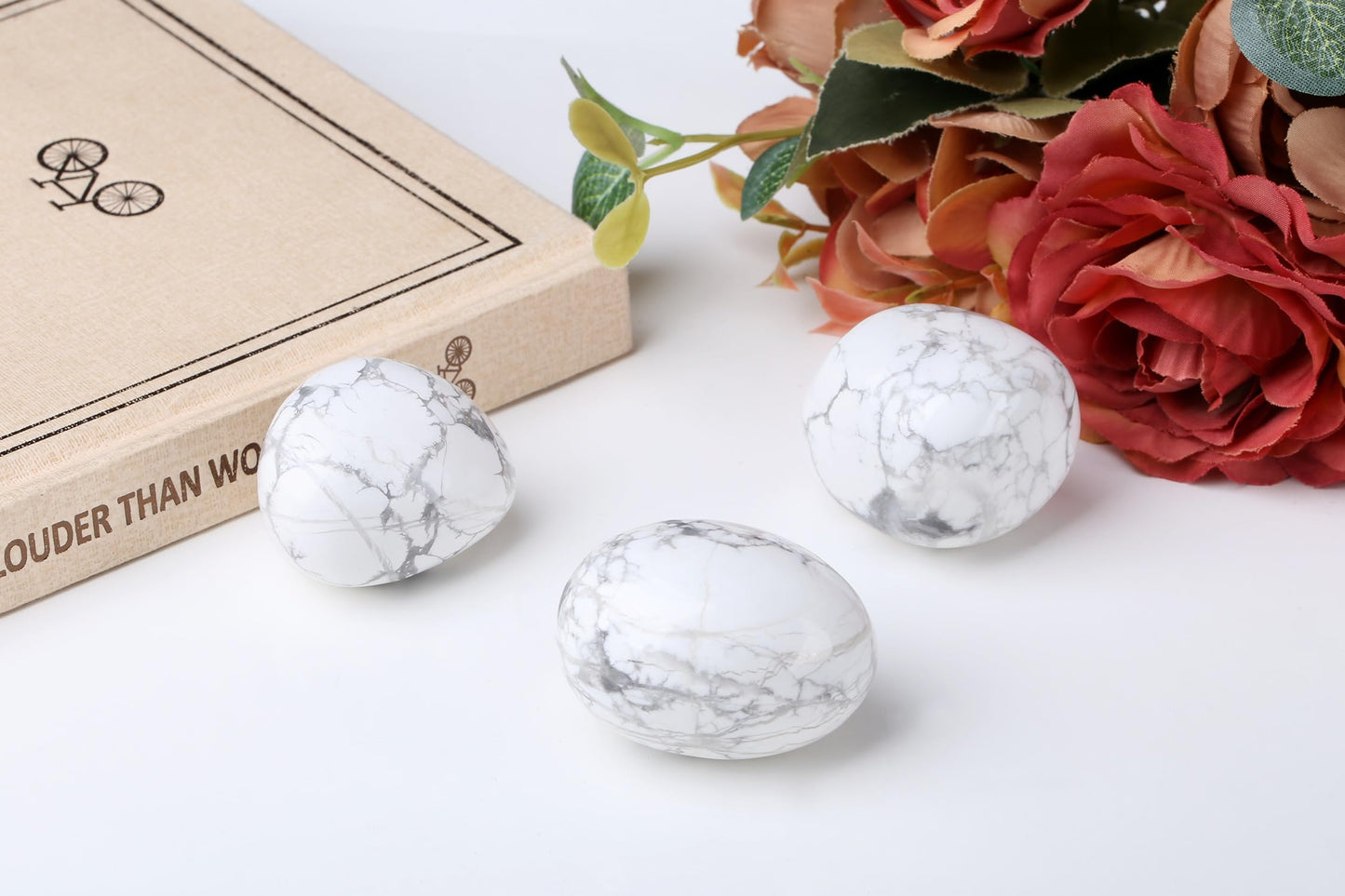 QINJIEJIE 2PCS 1.6-2.0" White Howlite Healing Crystals Tumbled Stones Polished Rocks Large Worry Stones Gemstones Rocks for Energy Witchcraft Meditation DIY Decoration Gifts for Women Men
