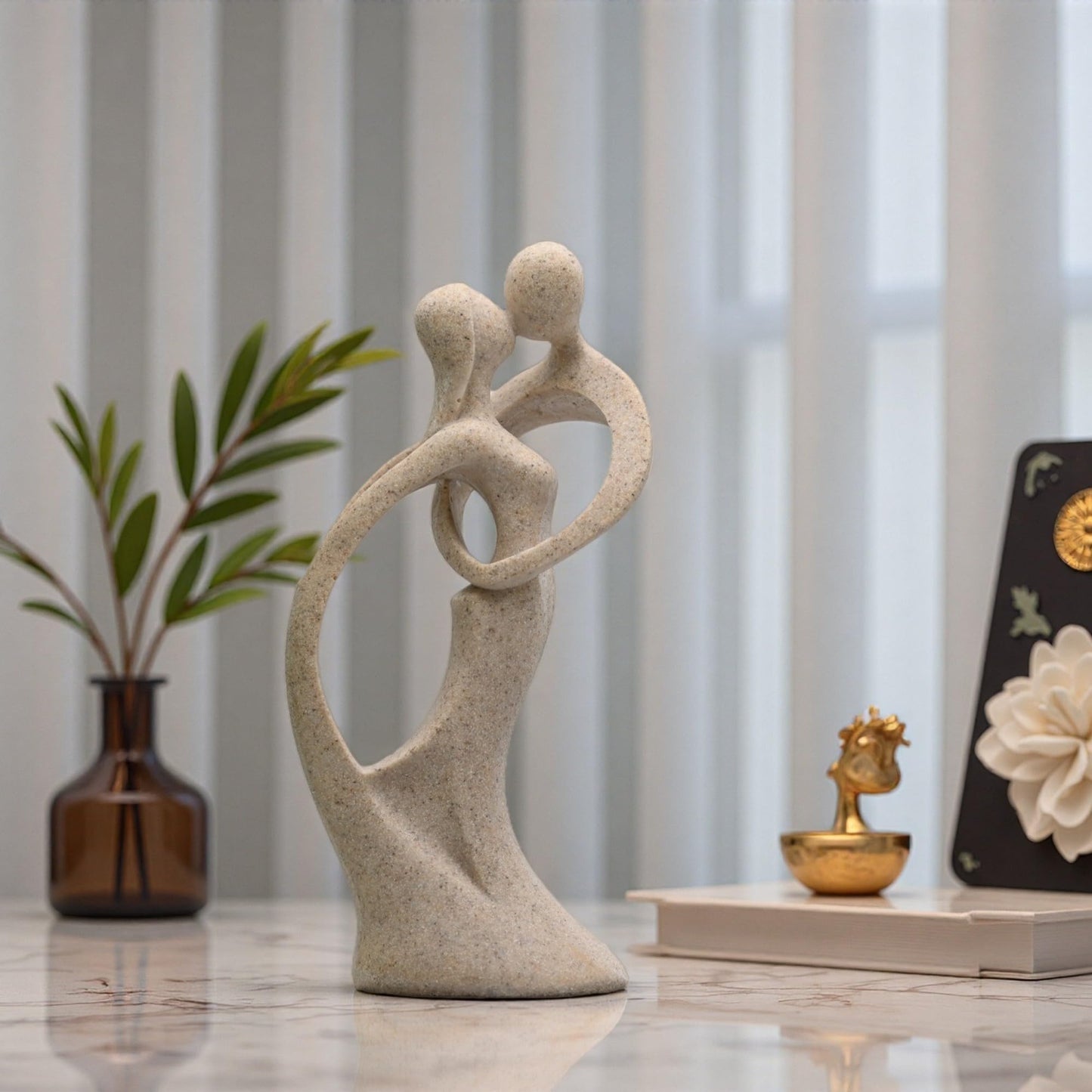 OWADAR Modern Abstract Couple Statue, Kissing Lovers Sculpture Figurine for Home Decor Living Room Bedroom Bookshelf Office, Gift for Wedding Anniversaries, Love Decor Ornament for Couple Valentines