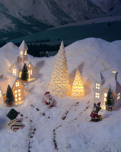 DN DECONATION Light up Christmas Decor Ceramic Village Houses, 3Pcs White Christmas Porcelain Villages with Frosted Trees, Holiday House Figurines Xmas Village Sets for Winter Table Decoration Indoor