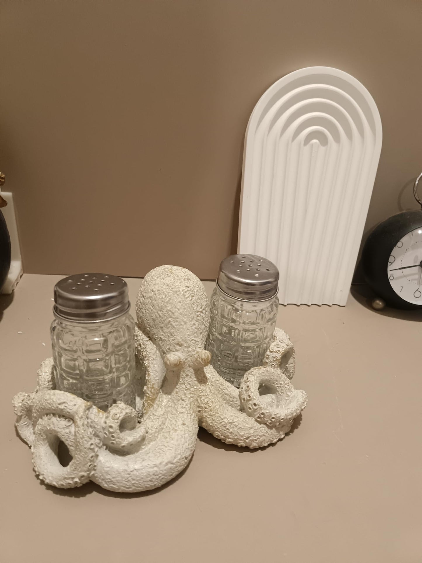 NVSHIQWEI Octopus Salt and Pepper Shaker Set with Holder, Decorative Coral Art Glass Shakers, Kitchen and Dining Table Decor