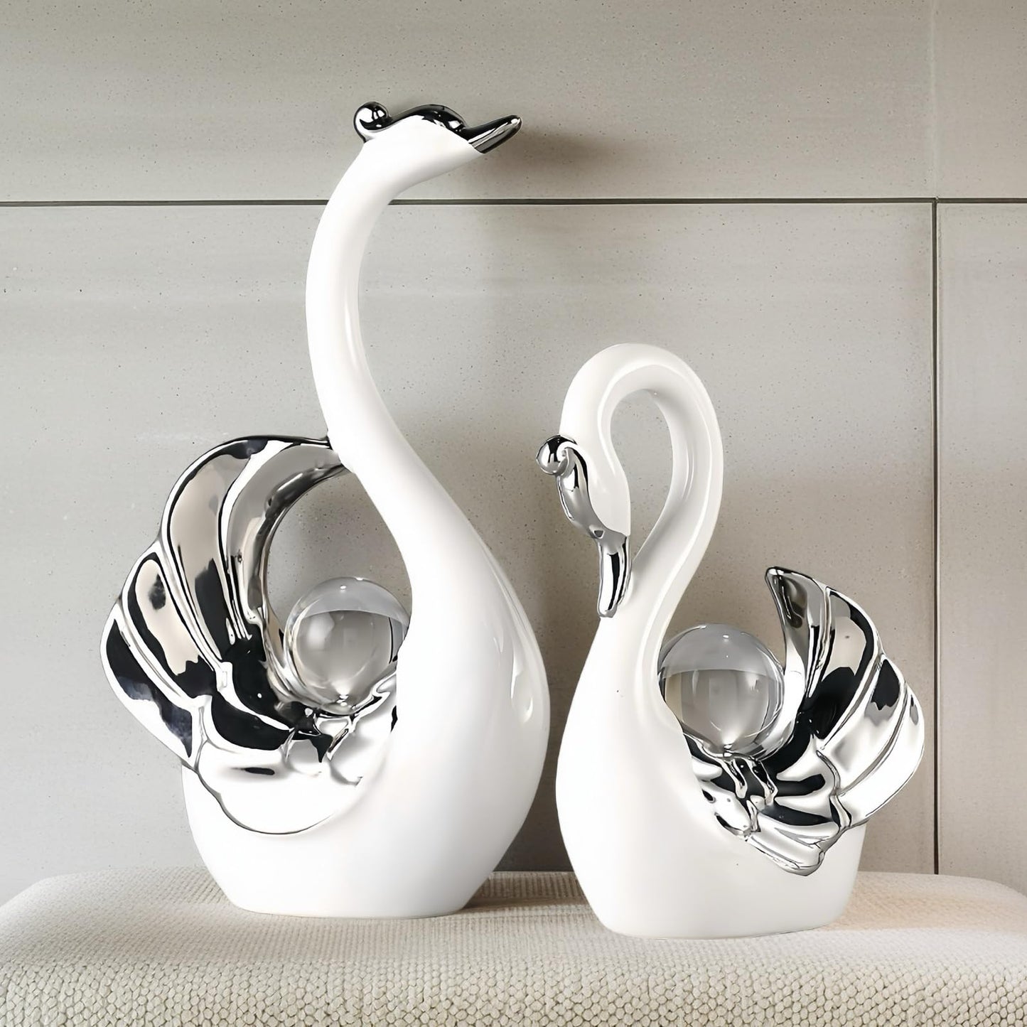 XINDAM A Pair of Swan Figurines Swans Statue with Crystal Ball Model Home Office Display Decorative Craft Living Room Decor (White)