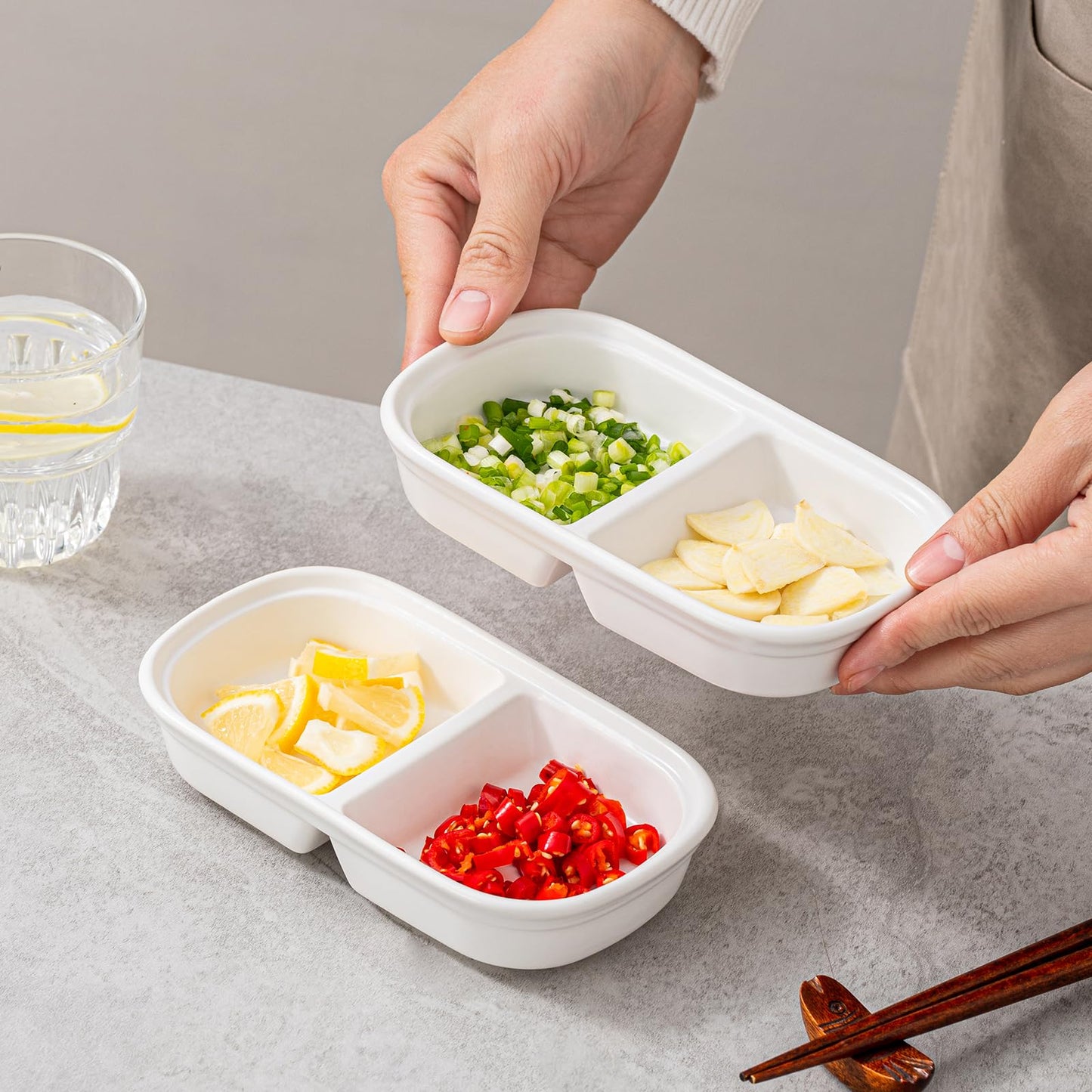 KAMAIDI 2PCS Ceramic Dishes, Ceramic Dish Stainless Steel Soy Tomato Sauce Salt Vinegar Sugar Spices Flavor Condiment Dip Bowls Korean BBQ Home Kitchen Plates, Two condiment bowls (2 Grids White)