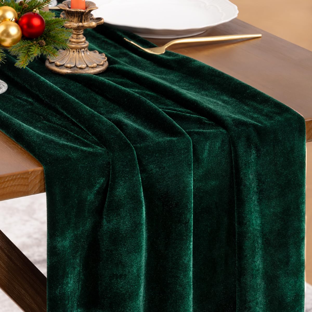 Socomi Green Velvet Christmas Table Runner Cloth Decor 20 x 120 Inches 10ft Fabric Emerald Green Luxurious Thanksgiving Wedding Runner for New Year Bridal Shower