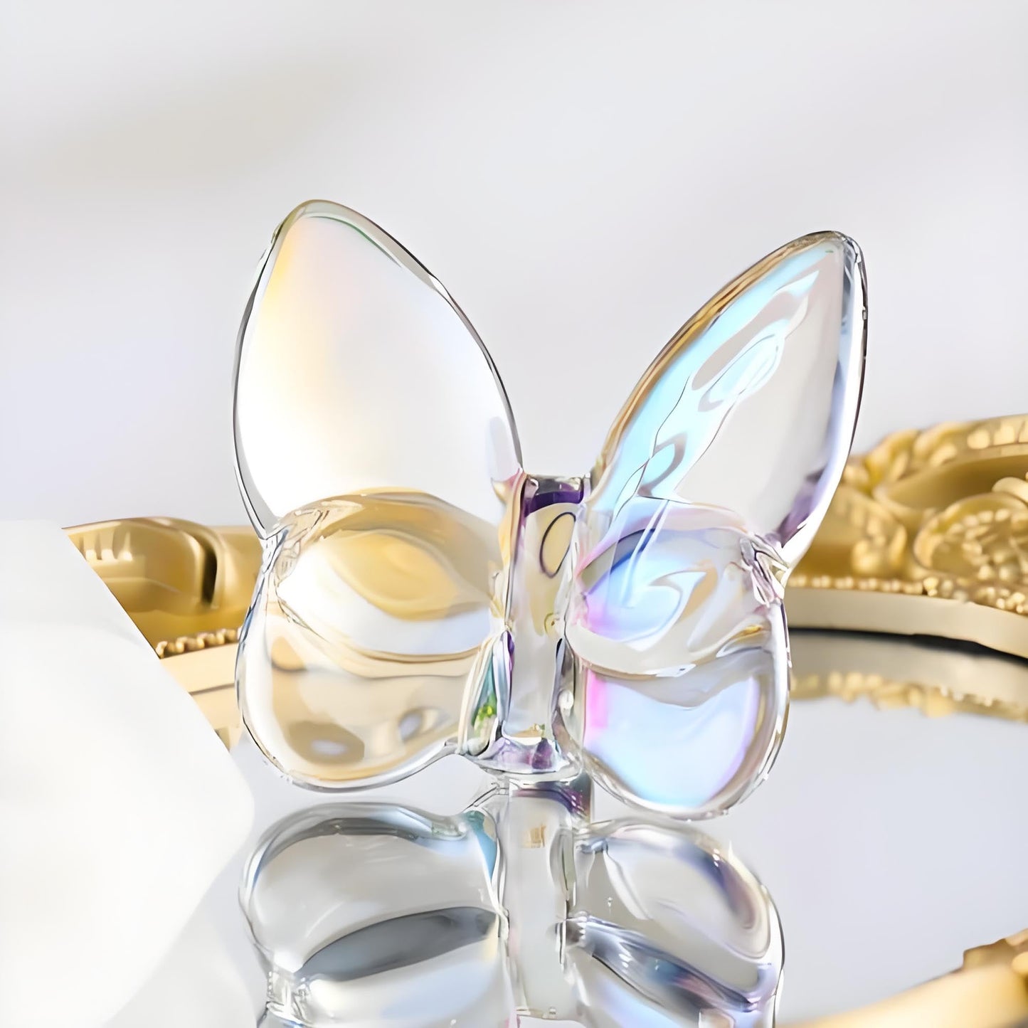 Crystal Butterfly Figurines Ornament, Europ Glass Butterfly Ornaments Statue Animal Collectible Style Light Luxury Animal Collectible for Home/Wedding/Christmas Decor.