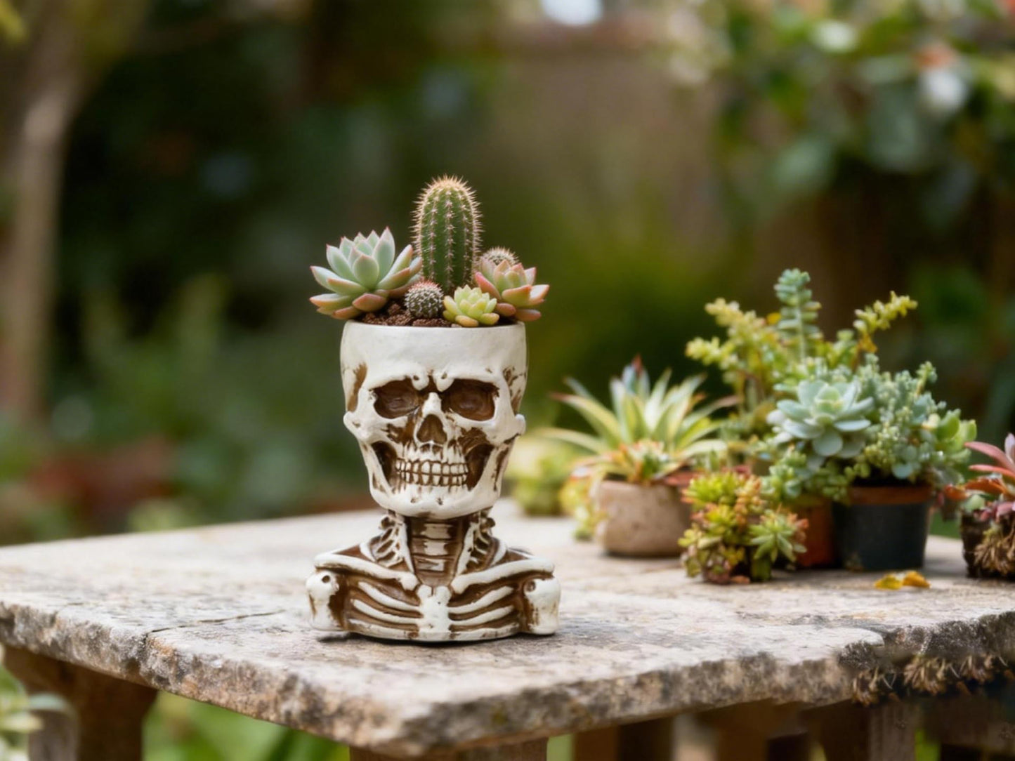 COMODID Unique Skull Decor,Skeleton Planter Spooky Face Flower Pot with Drainage Hole,Resin Skull Head Planter for Succulents, Indoor Outdoor Gothic Halloween Home Decor, Gift for Plant Lovers（White）