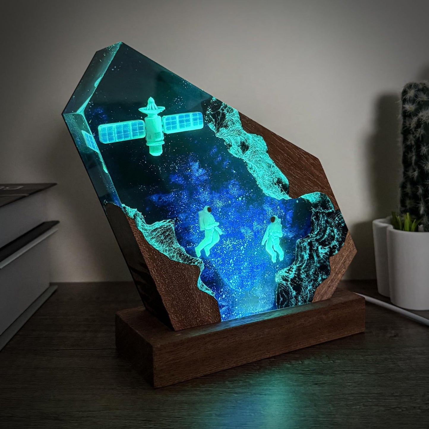 NICE HERA Space Resin Lamp - Handmade Galaxy Resin Night Light with USB Port, Variable Lights, Space Gifts for Adults, Astronaut Enthusiast Collectibles, Unique Birthday Gifts for Him & Her (6"x4")
