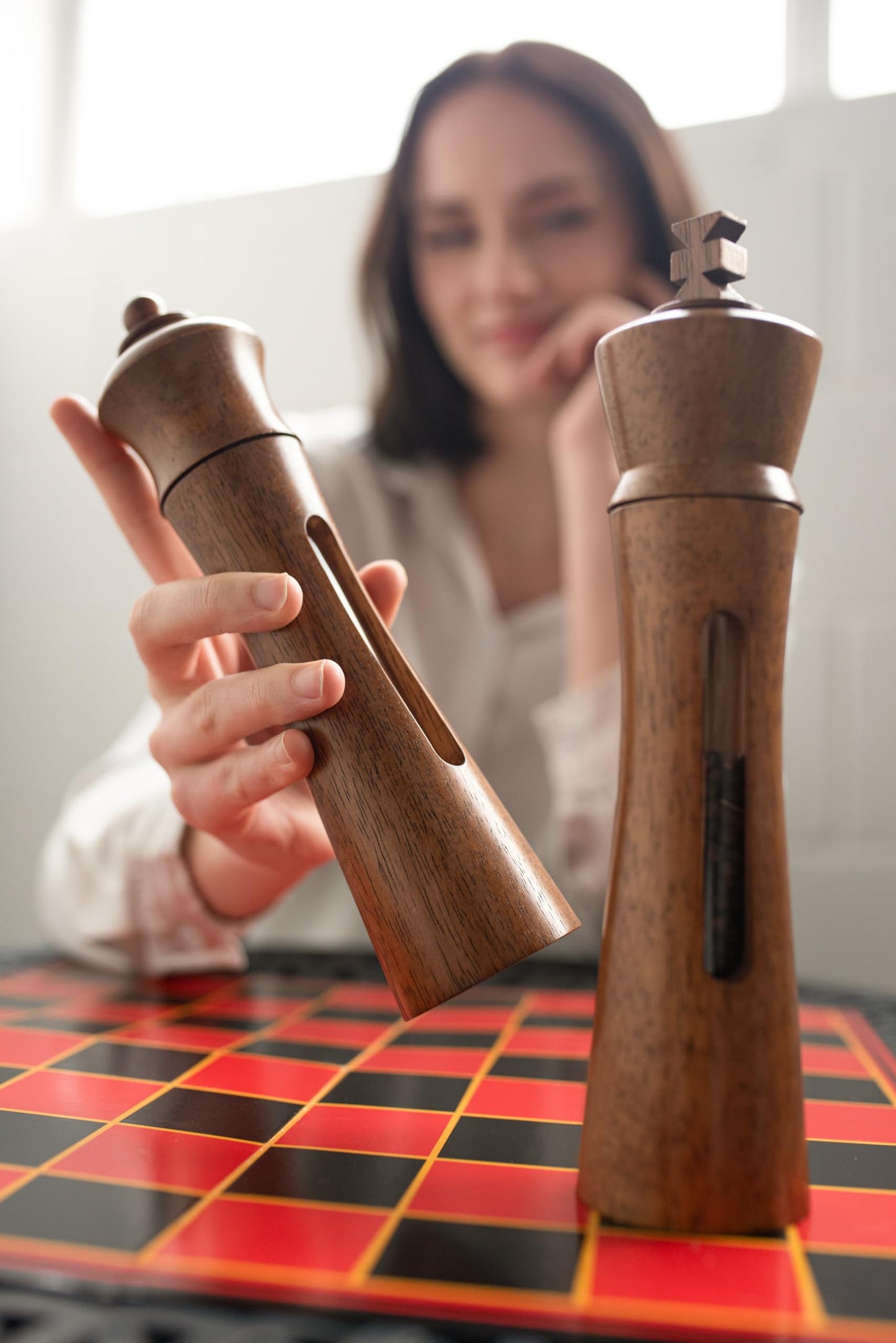 King & Queen Chess Piece Pepper Grinder, Set of 2 Salt and Pepper Grinder set Manual, Refillable Salt and Pepper Mills, Perfect Kitchen Decor, Essential Kitchen Gift for Chess Enthusiasts (9 Inch)