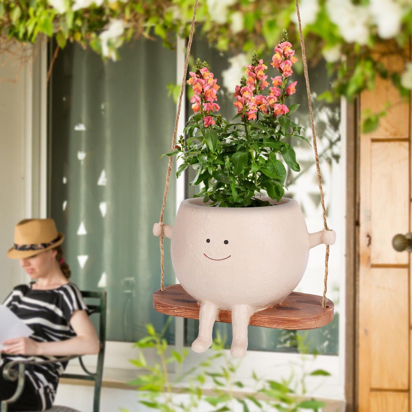 CONNOVA Smiley Face Flower Pot, Swinging Smiley Face Hanging Planter, Cute Swinging Planter, Hanging Planter with Unique Design, Suitable for Indoor and Outdoor Decoration
