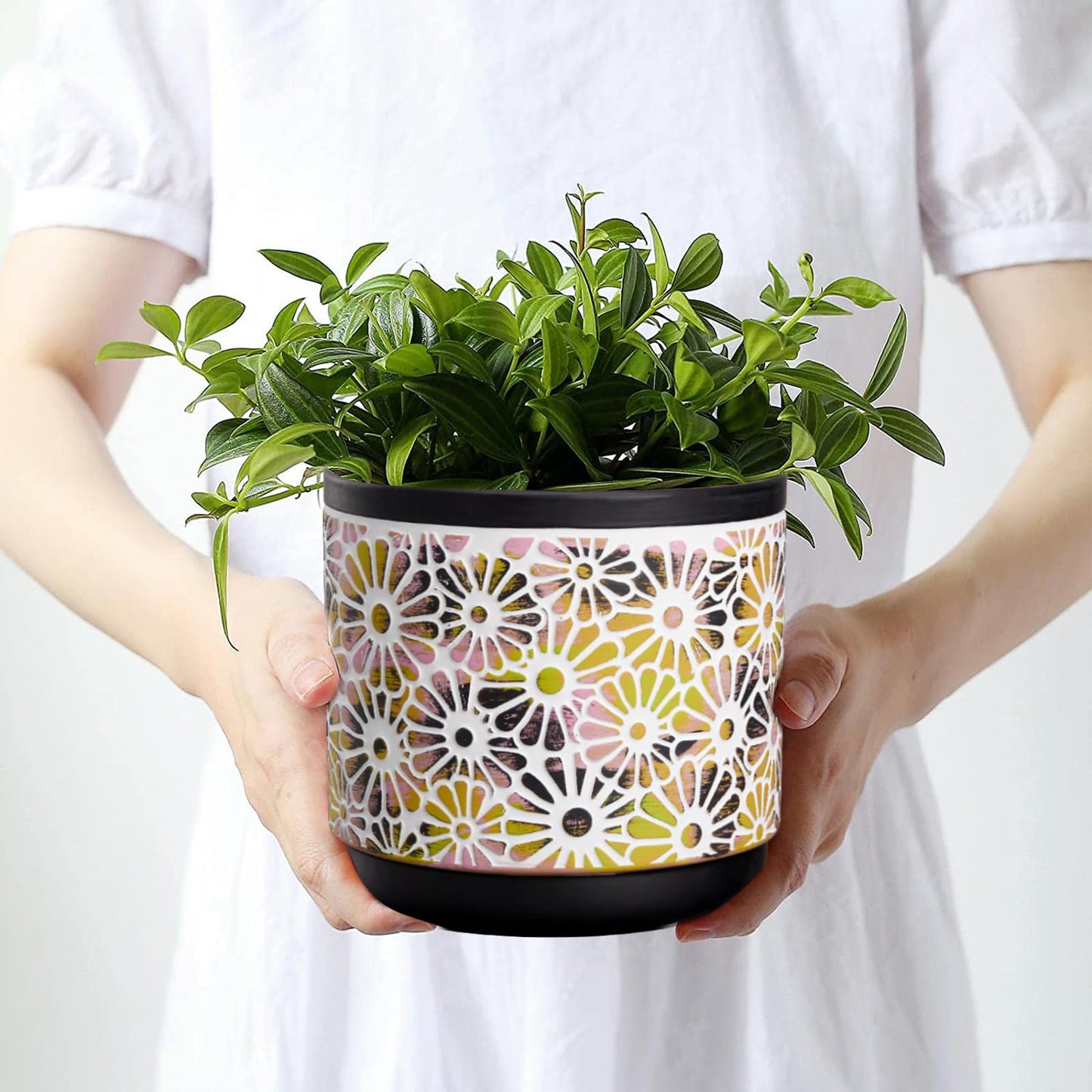 Qipecedm 3 Piece Ceramic Plant Pots, 5.7/4.7/3.5/inch Planters with Drainage Hole, Outdoor Indoor Flower Pots Set, Modern Decorative Plant Pots for Lilies, Cacti, Succulents, Snakes, Bamboo(Black)