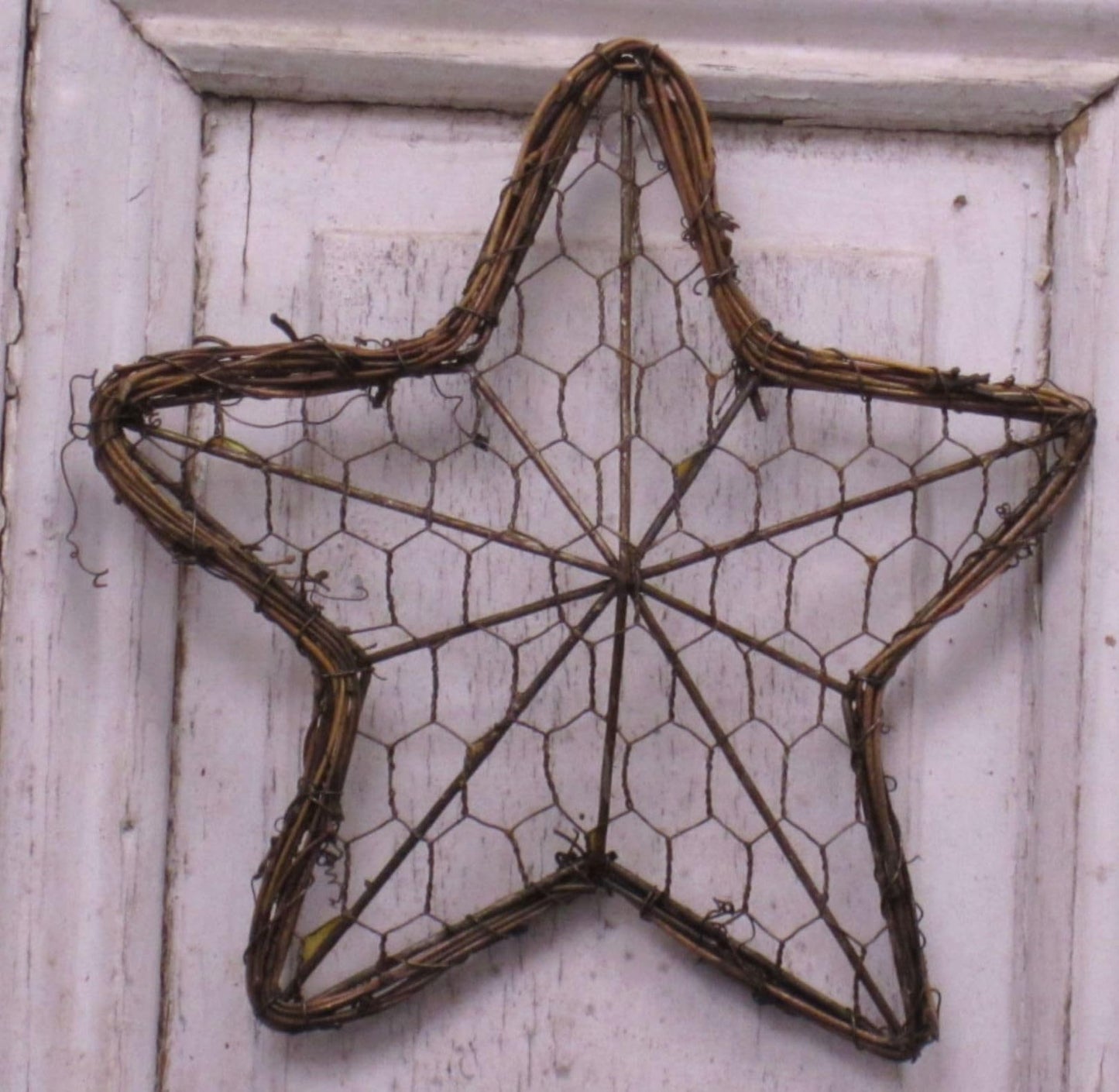 HAPPY DEALS ~ Rustic Chicken Wire Star Wall Decor, Grapevine Frame, 8 Inch, Set of 2 (2 Pc Star - 8 inch- 3d)