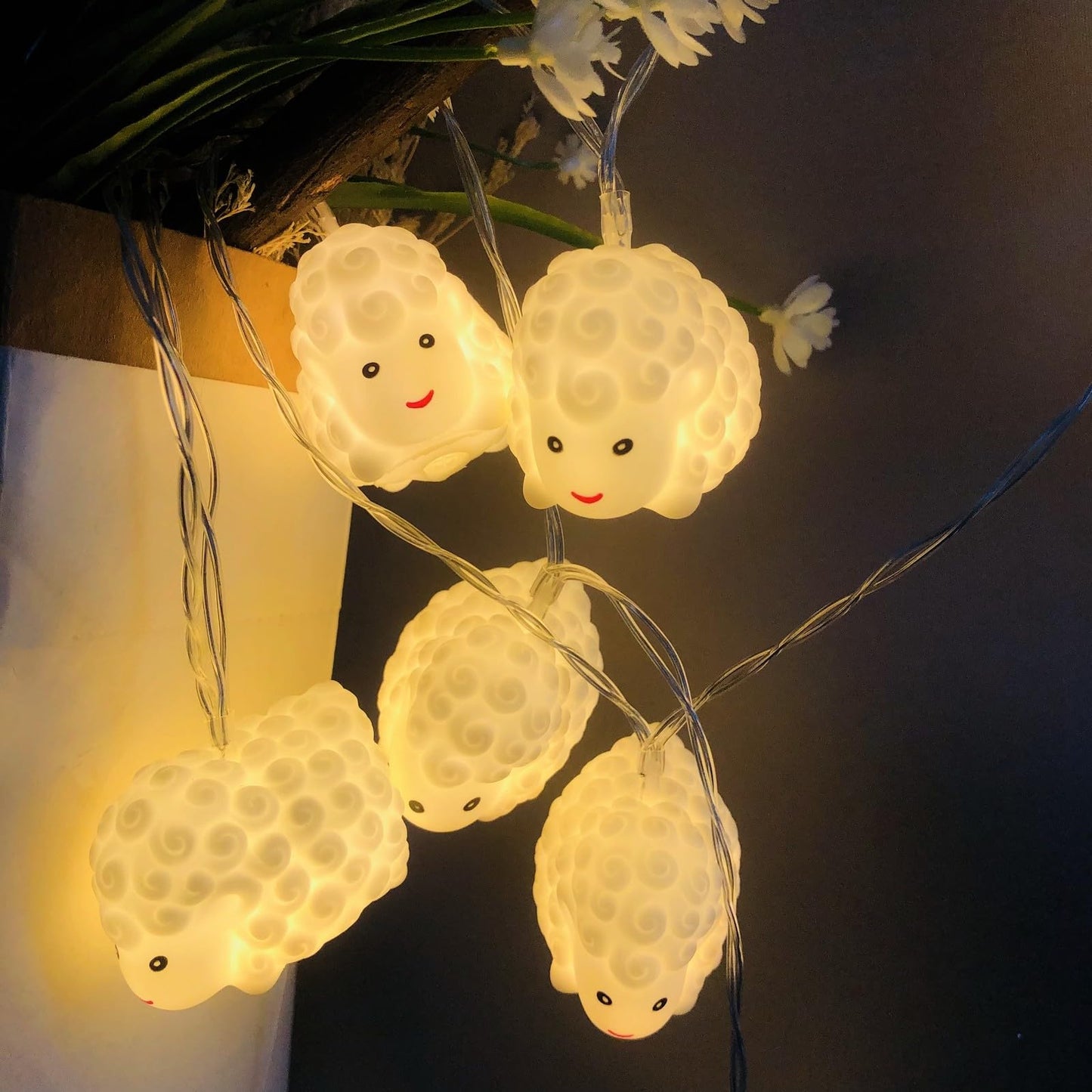 Sezrgiu Cute Painted Sheep Night Light LED Sheep Ornaments String Lights White Lamb Fairy Light Battery Powered Indoor Party Decor Night Light (10LED, White Sheep)