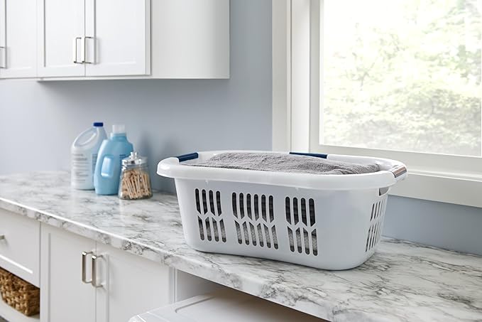 Rubbermaid Large Hip-Hugger Laundry Basket/Hamper, 1.5-Bushel, Stackable