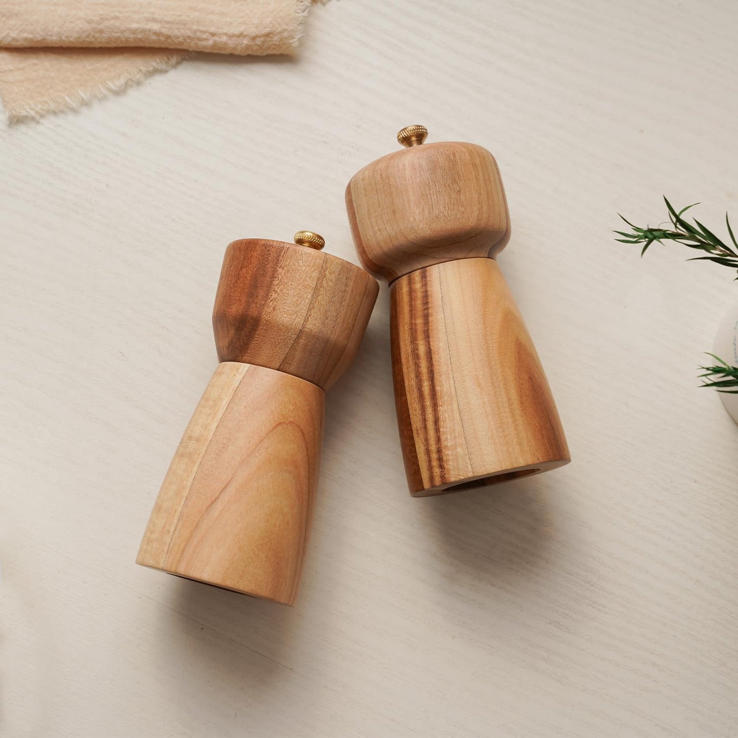 DeroTeno Salt and Pepper Grinder Set with Tray, Adjustable Ceramic Grinder Salt Mill, Stainless Steel Grinder Pepper Mill, Acacia Wood, 5 inch /14cm Height, Bottom Dia 2.36inch/6cm (Tray is Included)