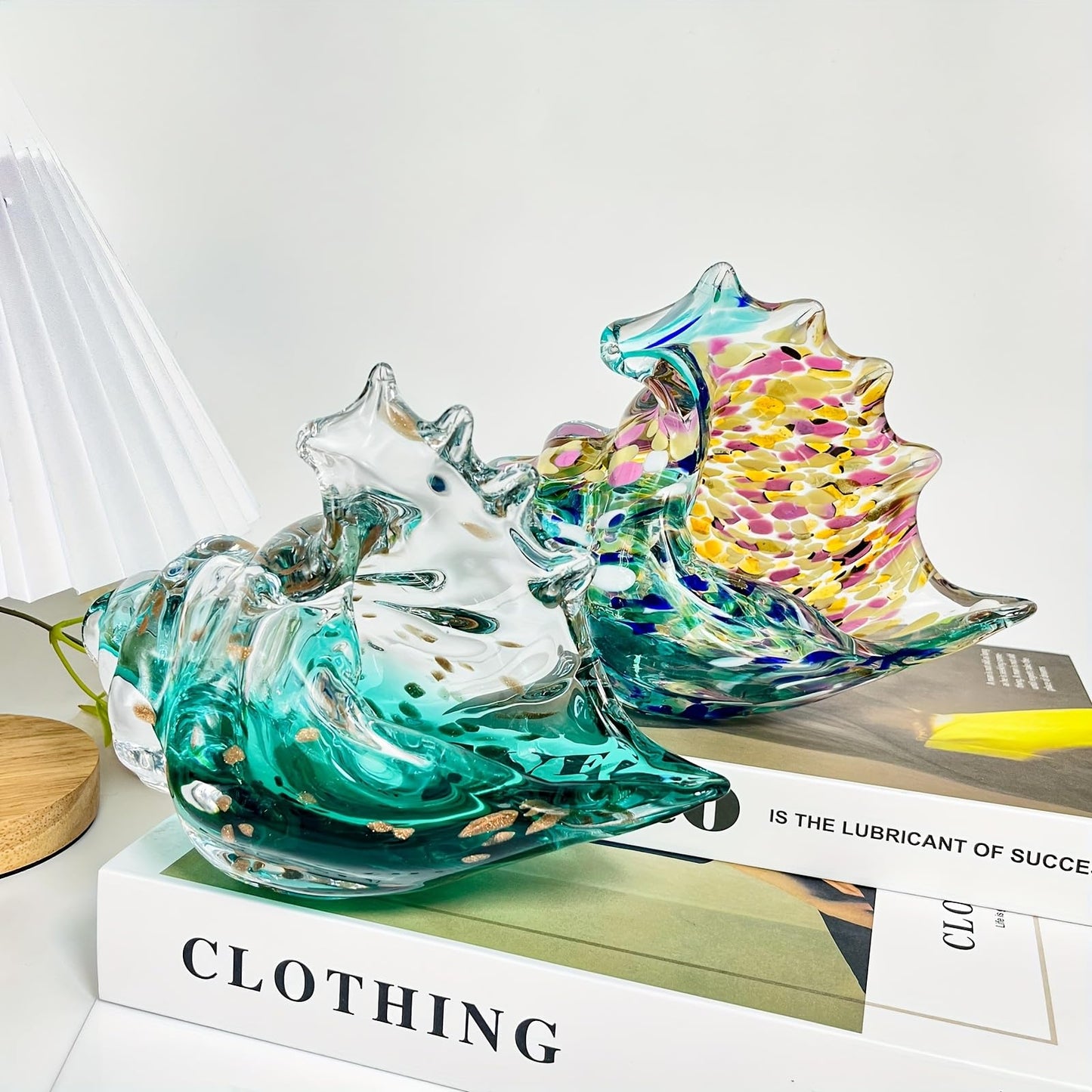 ORRFIDDY Hand Glass Conch Statue, Clear Glass Conch Decoration for Coastal Home Decor, Beach-Themed Tabletop Sculpture