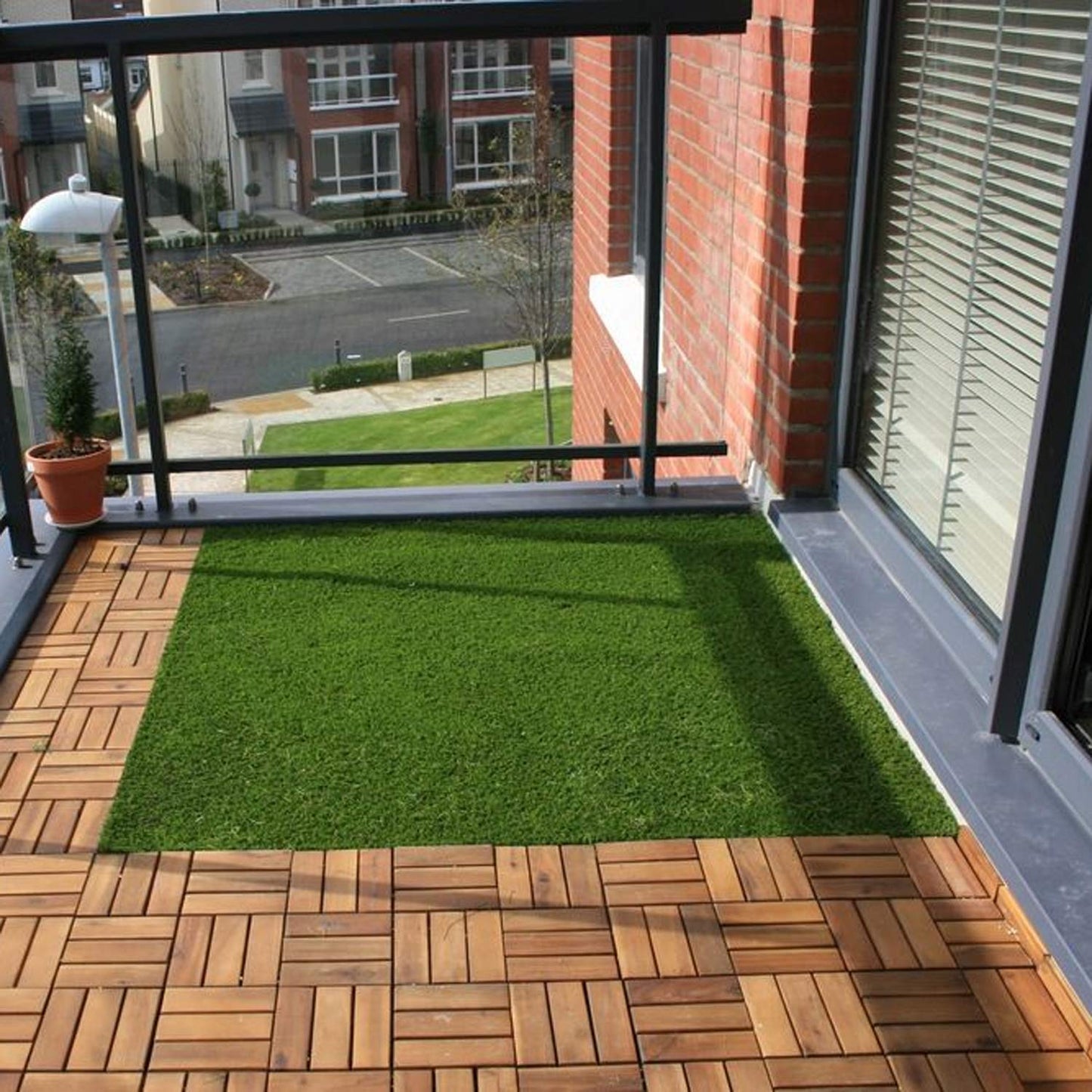 simpa 2 x Quality Non Fade Artificial Grass Pile Roll - 4m x 1m / 13ft x 3.3ft - 20mm Pile Height - Astro Turf Fake Lawn - Tested for Extreme Weather Conditions.