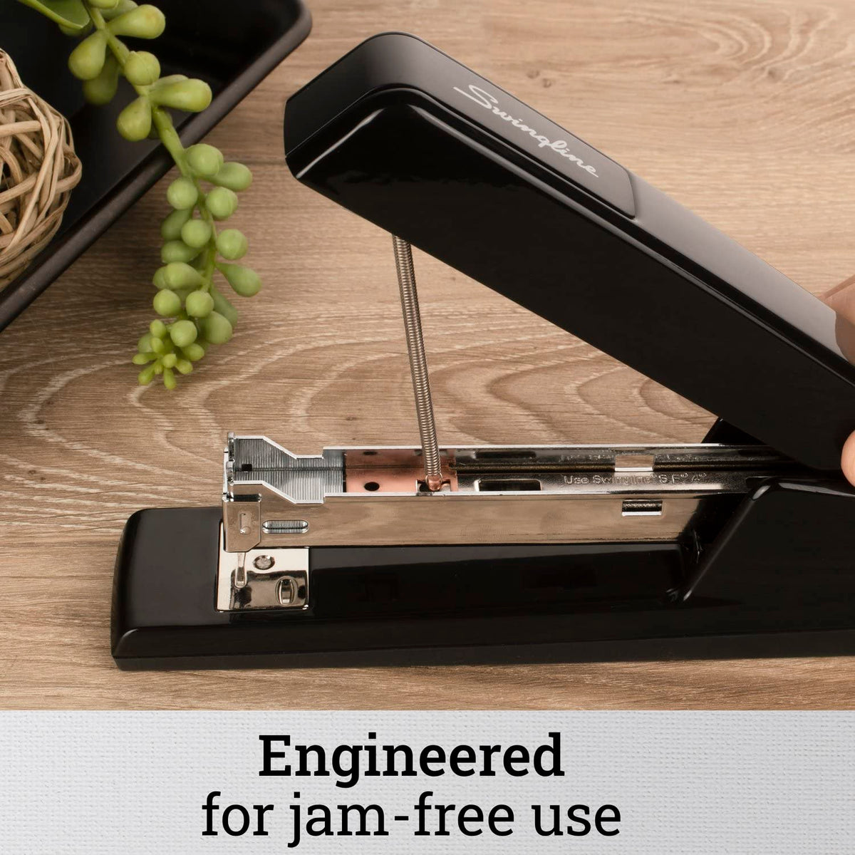 Swingline Stapler, 30 Sheet Capacity, 747 Classic Stapler, Jam Free, Metal, Black (74701)