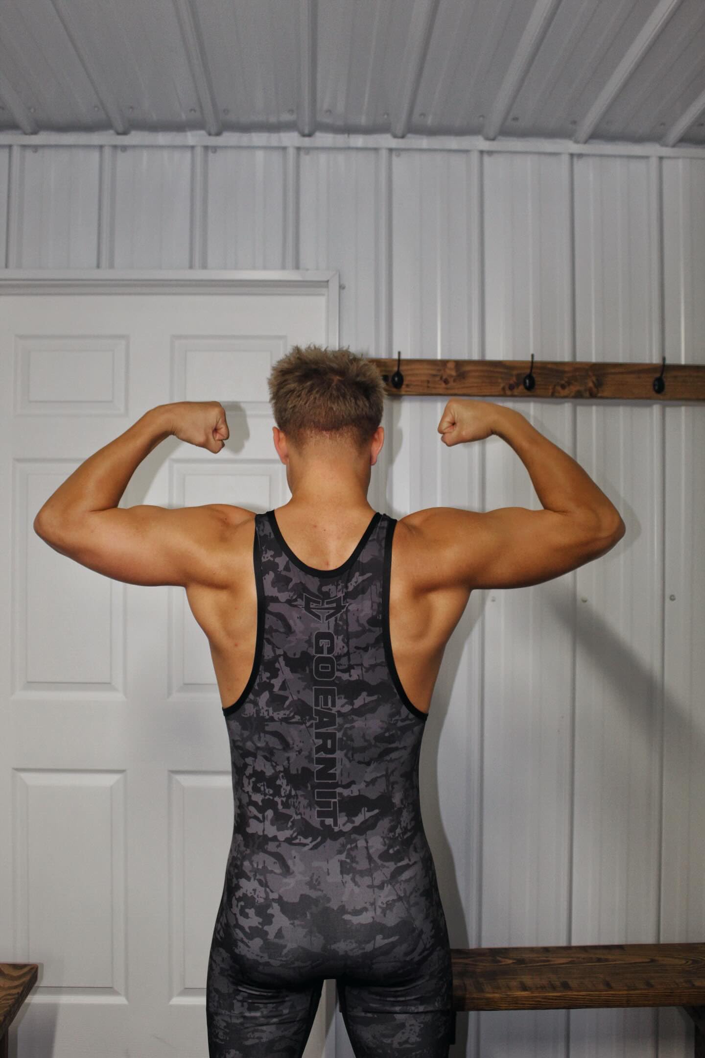 GO EARN IT Men's Black Flag Camo Singlet (Adult Medium)