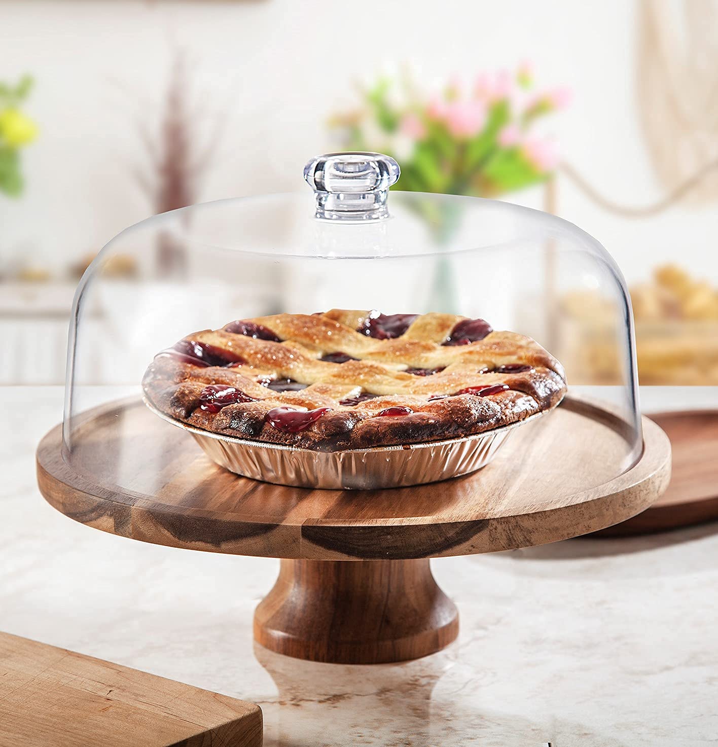 Godinger Footed Cake Plate, Acacia Wood and Shaterproof Acrylic Lid, Cake Stand with Dome