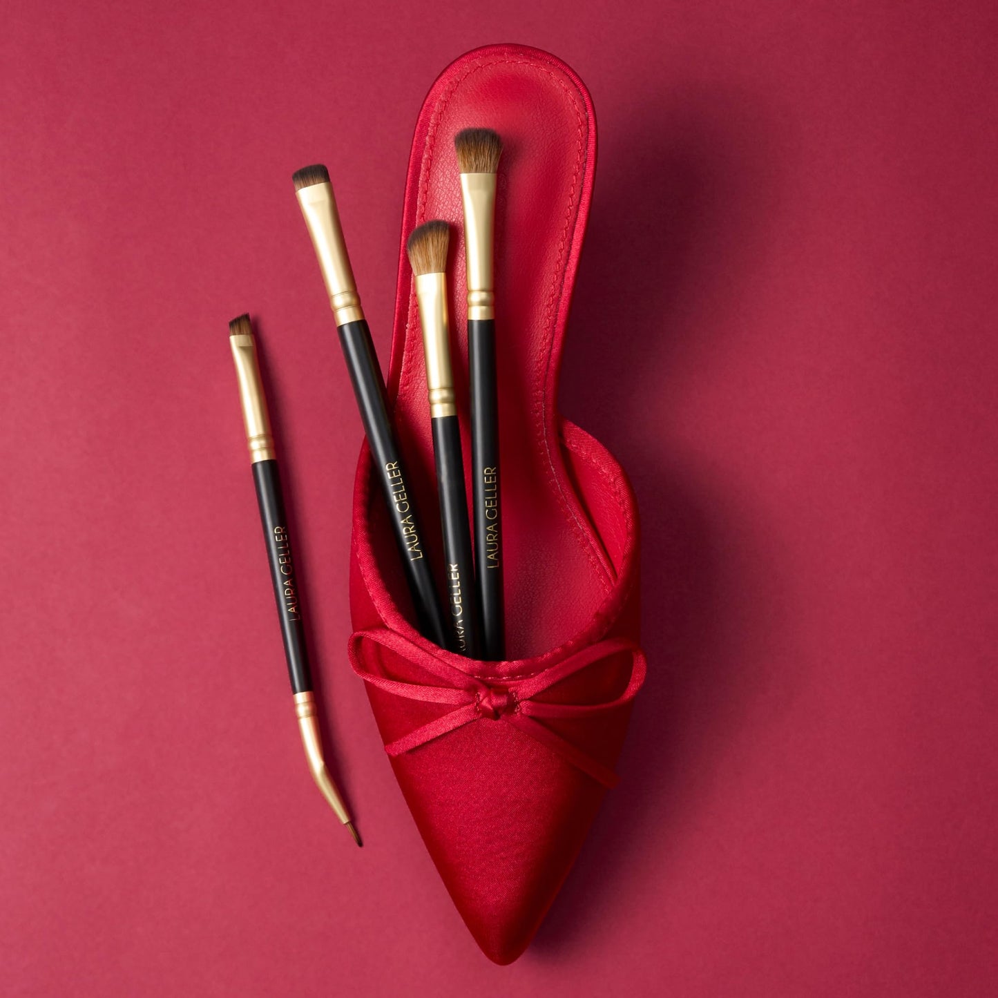 LAURA GELLER NEW YORK Retractable Black Kabuki Brush for Liquid, Cream and Powder Face Makeup With Aluminum Handle