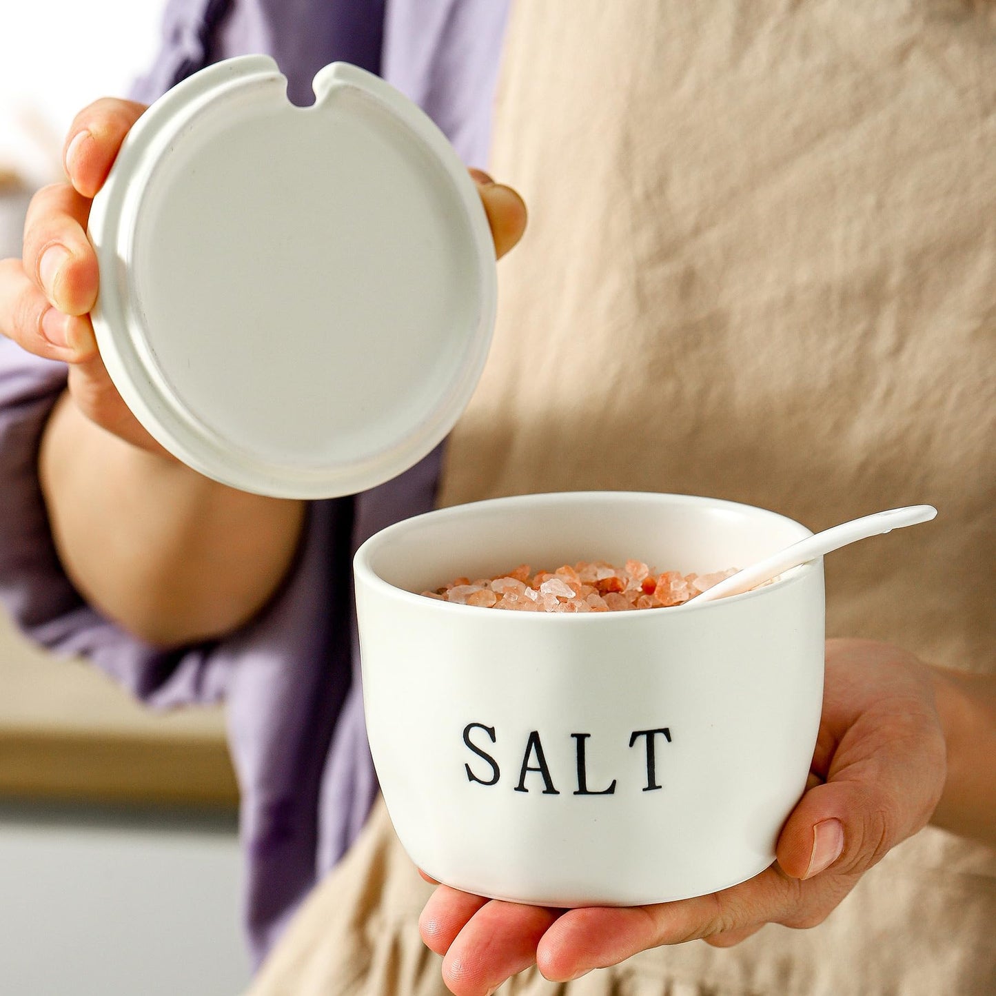 Howise 2 Pack Salt and Pepper Bowls Set, Ceramic Salt and Pepper Containers with Lid and Spoon, White Salt Pepper Holder Set, Salt Box Dish with Lid Easy to clean