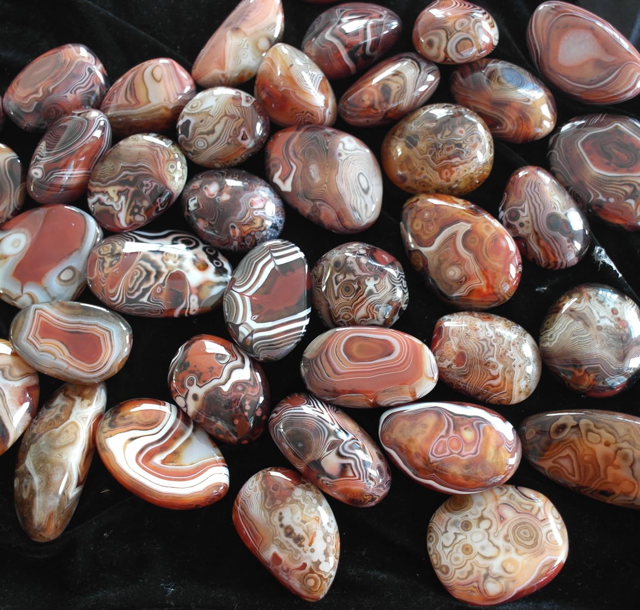 Banded Lace Agate Worry Stones, Natural Healing Crystals, Reiki Palm Stones for Meditation Yoga Relaxation Anxiety Relief Home Decor Madagascar Collection Gift 0.5 Pound