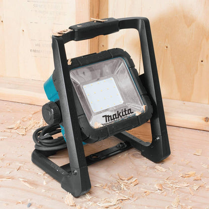 Makita DML805/2 Cordless/ 240V Worklight - Battery And Charger Not Included