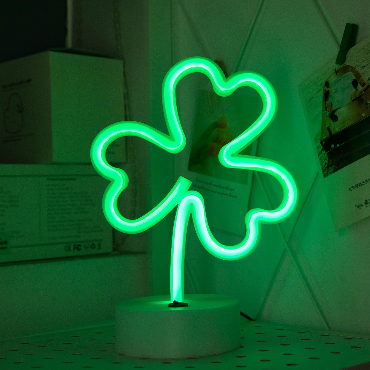 ENUOLI LED Neon Signs Lights Green Clover Shaped Neon Shamrock Night Light USB & Battery Powered Night Lamp Best Decoration Lights for St. Patrick's Day Gifts Kids Room Bedroom Bar(Shamrock)