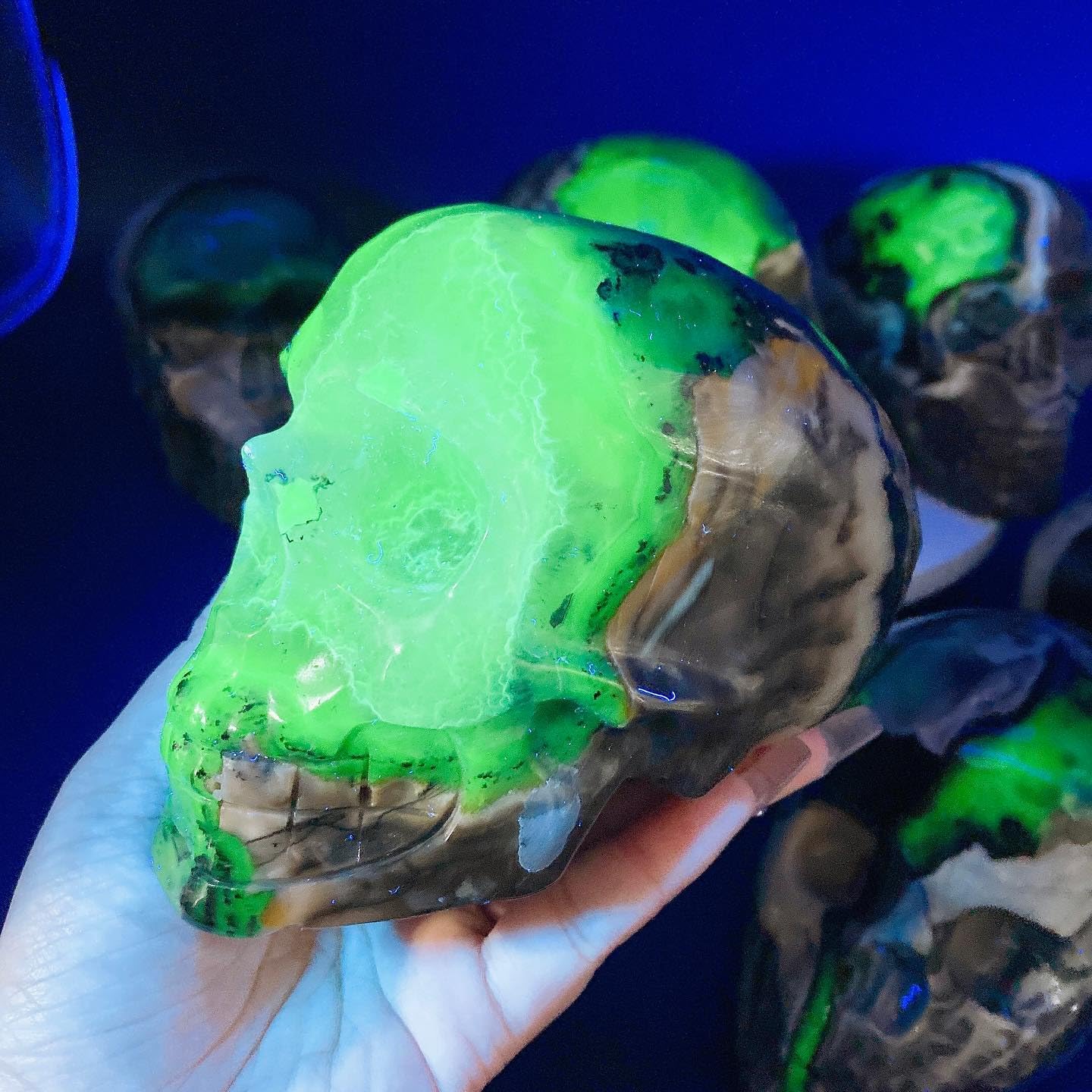 3-4 inch Volcanic Agate Skull - Large Crystal Carving Mystic Statue, Healing Crystals & Gemstone Decor, Polished Stones for Spiritual Healing (8-10 cm, 400-500g)