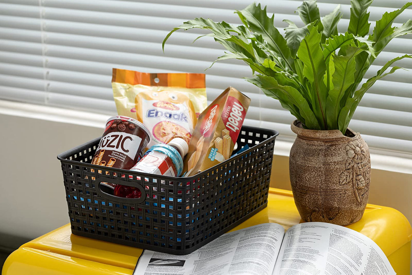 Eslite Plastic Storage Baskets for Organizing,11"X8.5"X4.7",Pack of 4 (Black)