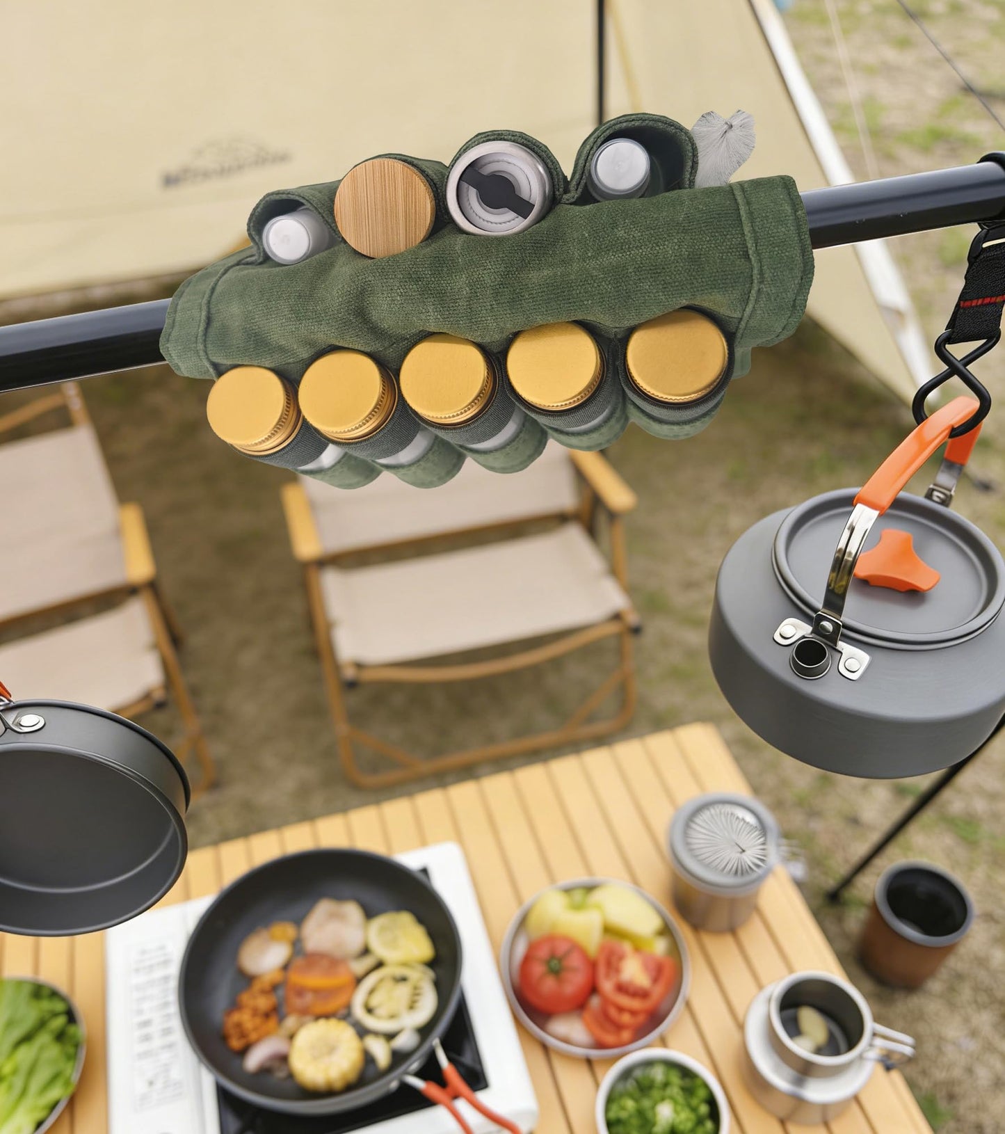 WINRIOO Camping Travel Spice Kit，Portable Mini Camping Spice Containers with 6 Jars，1 Salt/Pepper Grinders，2 Oil Spray，Foldable Canvas Seasoning Storage Bag for Outdoor Picnic BBQ