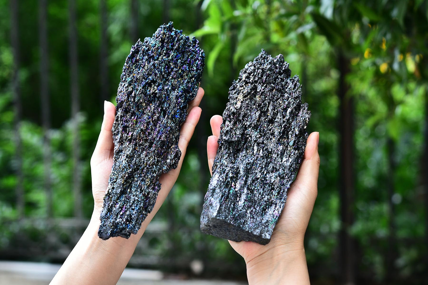 AMOYSTONE Natural Raw Carborundum (Rainbow) Heavy 2-2.8 lb Mineral Collection for Home Office Shelf Decor & Gift for Crystal Enthusiasts with Holder