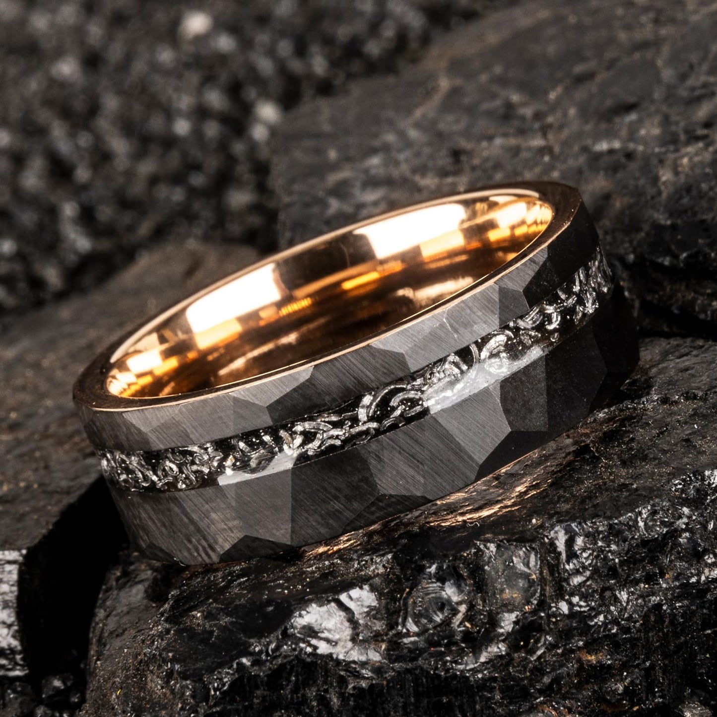JEWPER 8mm Men Womens Wedding Band Tungsten Rings black rose gold Hammer pattern Fashion Promise Carbide Inlaid Iron Filings Matte Finish Edge Comfort Fit size(11)