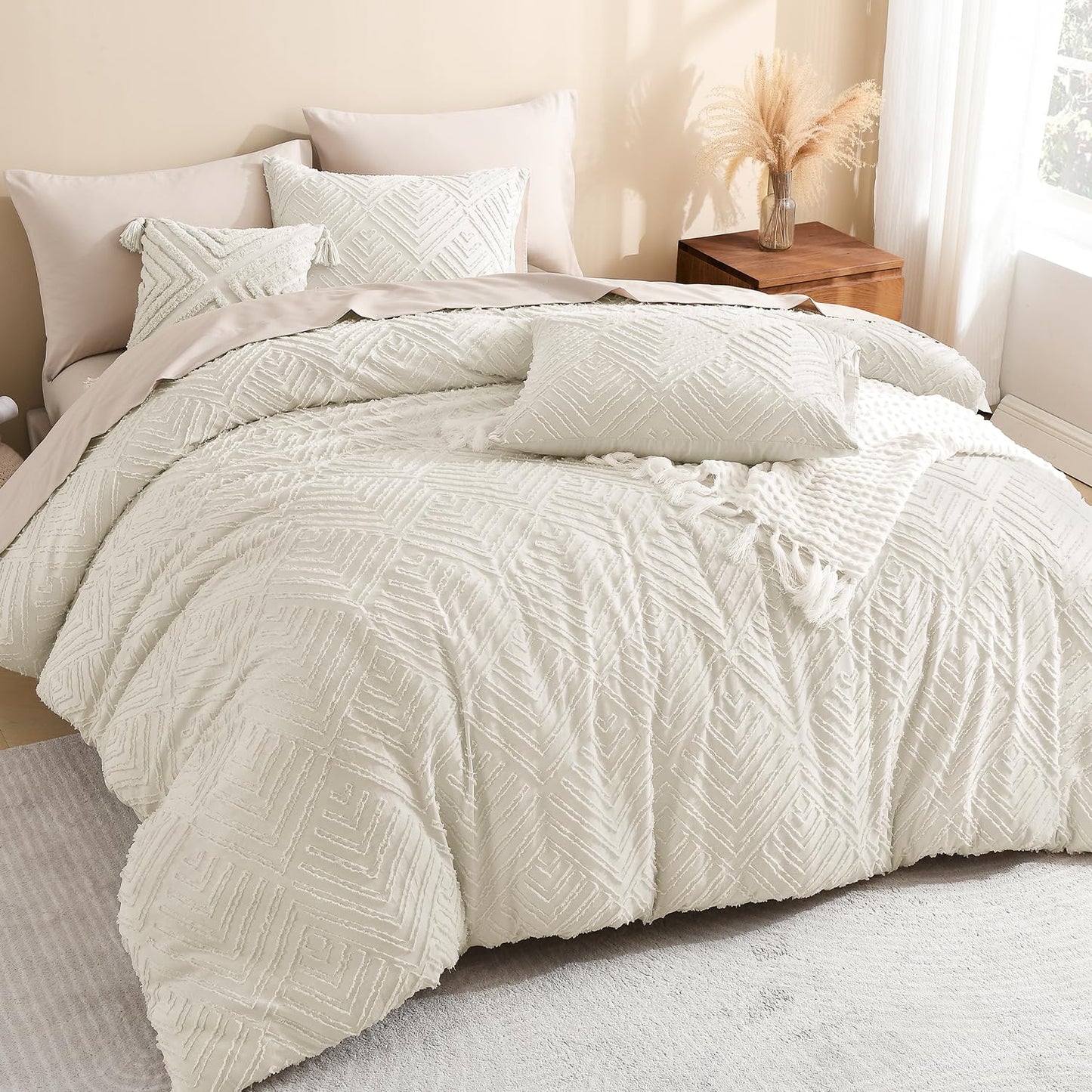 Litanika Queen Comforter Set Beige, 3 Pieces Cream Tufted Boho Farmhouse Bedding Comforter Sets, Lightweight Fluffy Comforter Bed Set for All Season (90x90In Comforter and 2 Pillowcases)